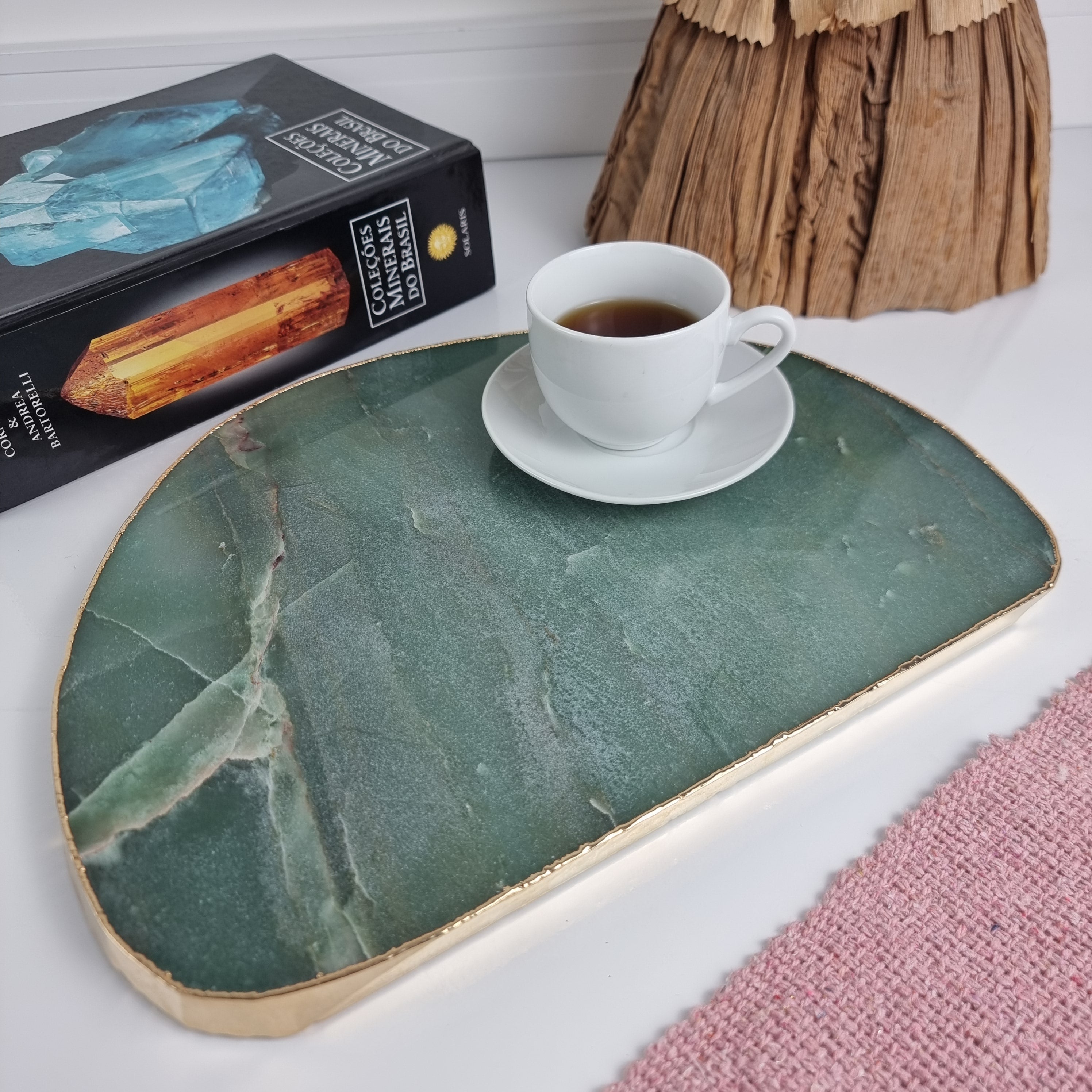 Quartz Trays with GOLDEN EDGES size 30 to 35 cm and weighing 3 kg