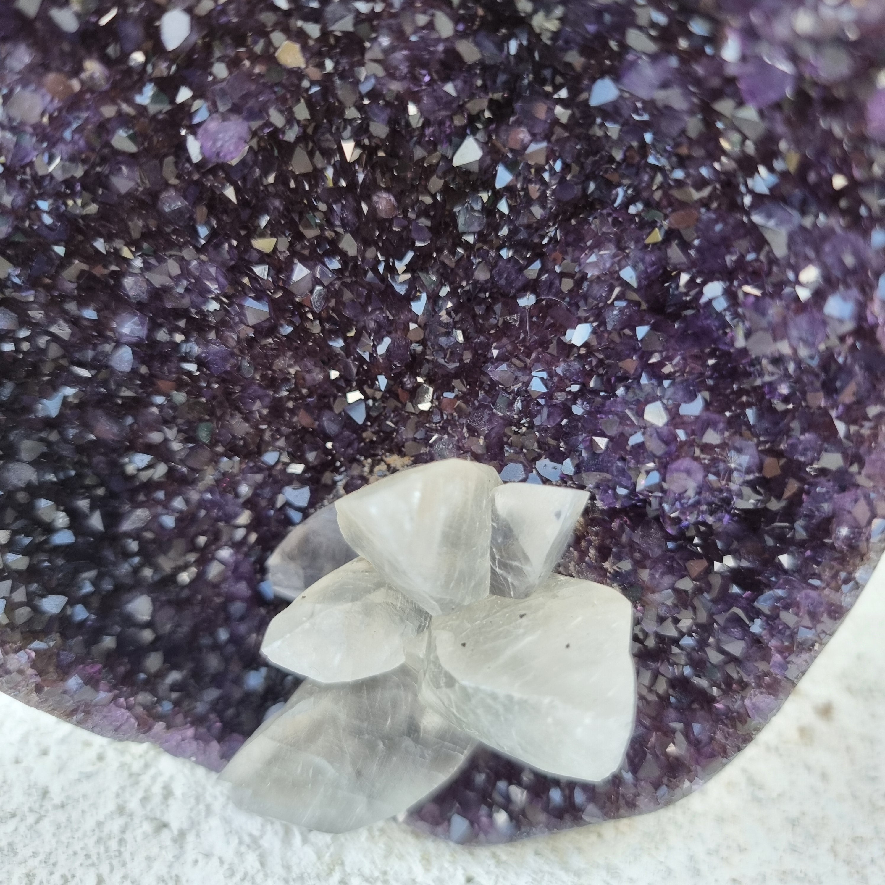 Amatista Morada Súper Especial | Peso 1,25 Kgs, Altura 16 cm | Energía, Belleza y Sofisticación