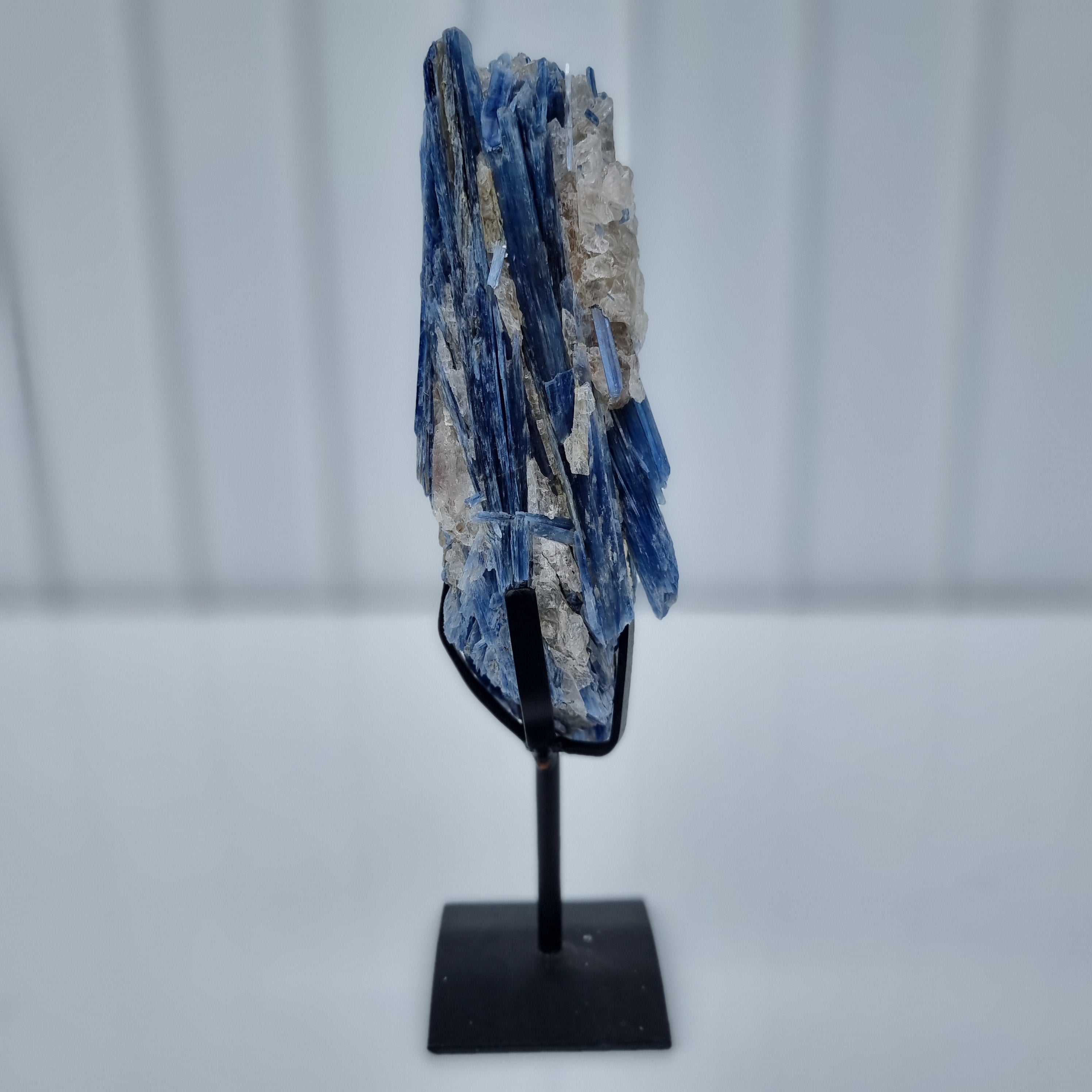 Special Natural Kyanite | Weight 0.70 Kgs, Height 24 cm | Energy, Beauty and Sophistication