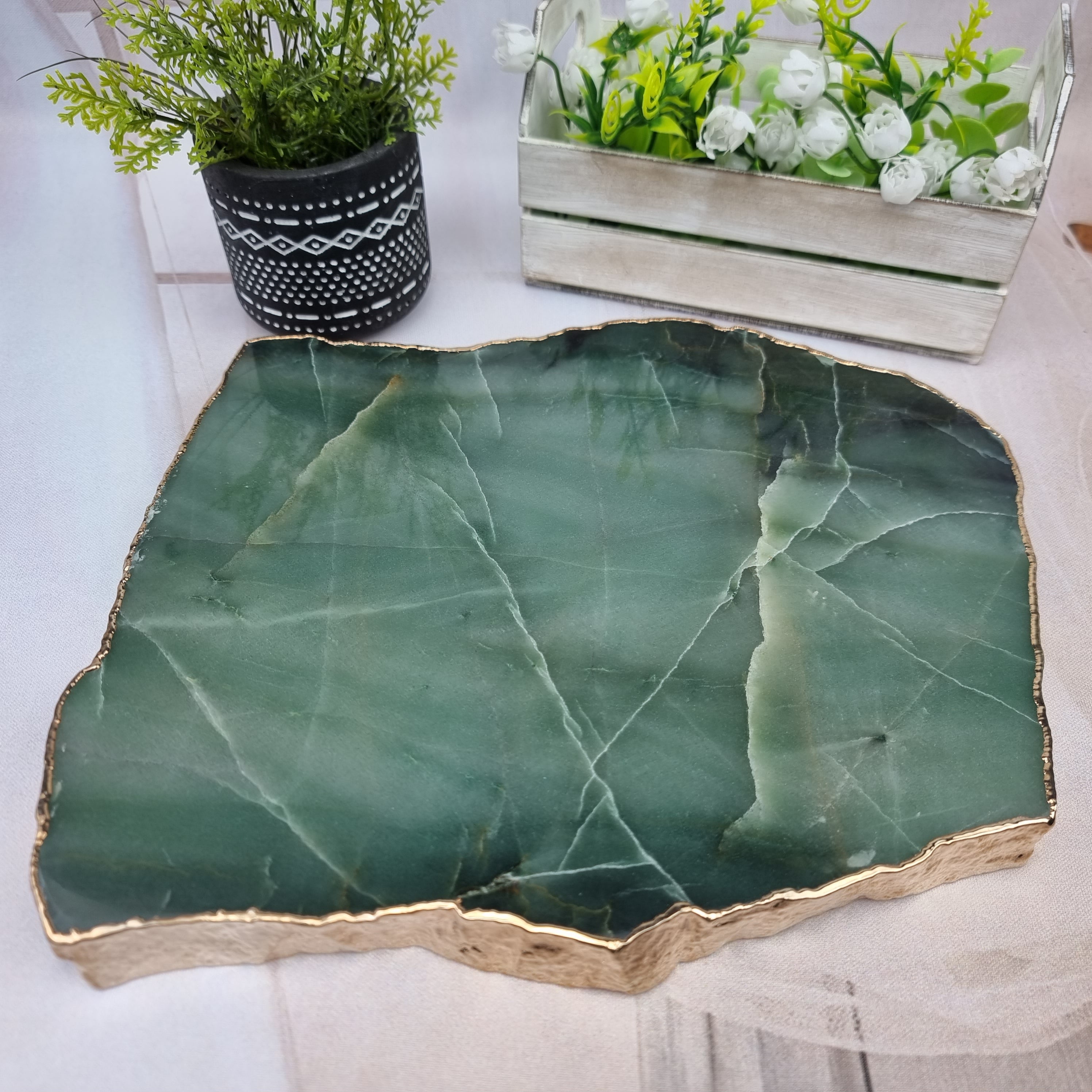 Quartz Trays with GOLDEN EDGES size 30 to 35 cm and weighing 3 kg