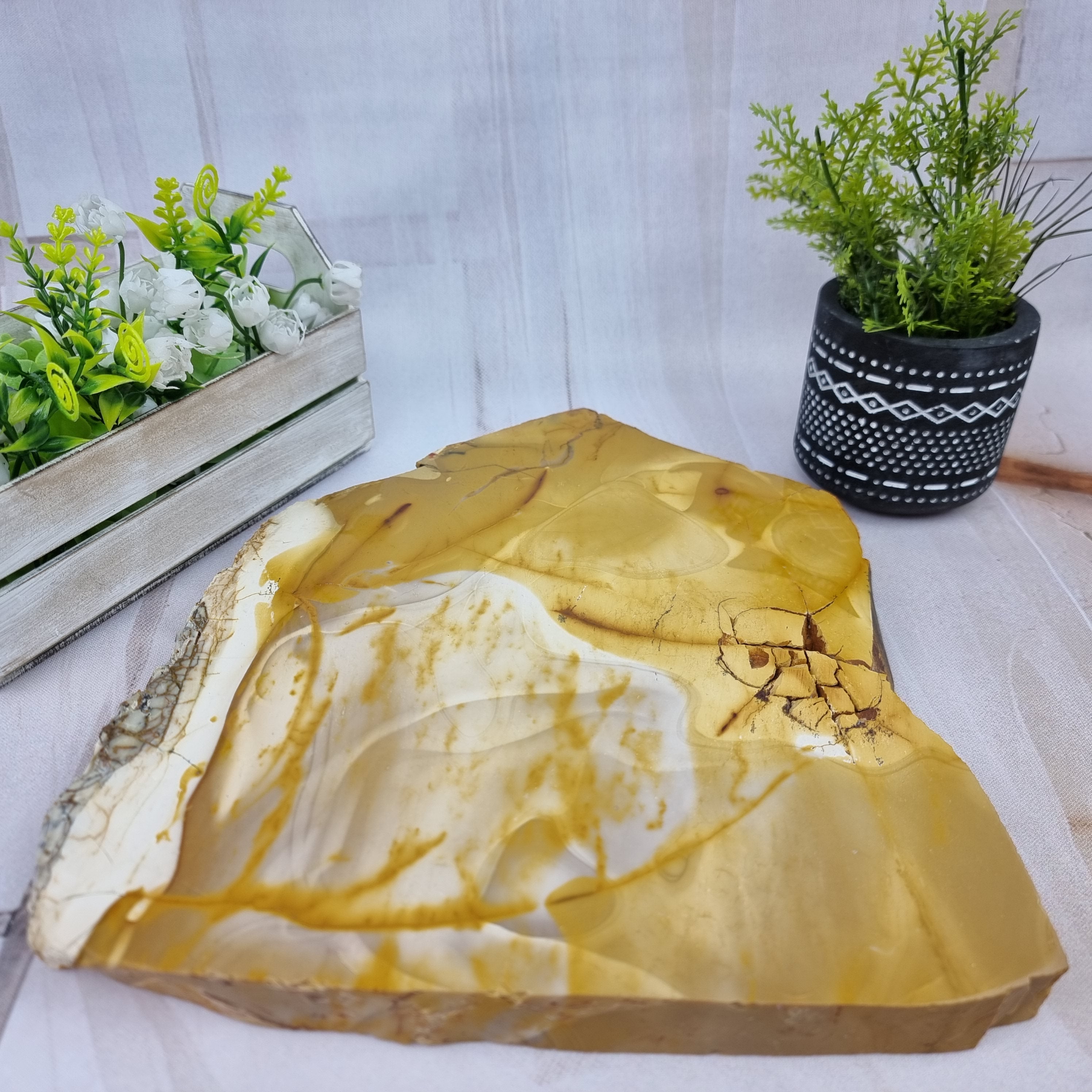 Quartz Trays with NATURAL EDGES size 30 to 35 cm and weighing 3 kg