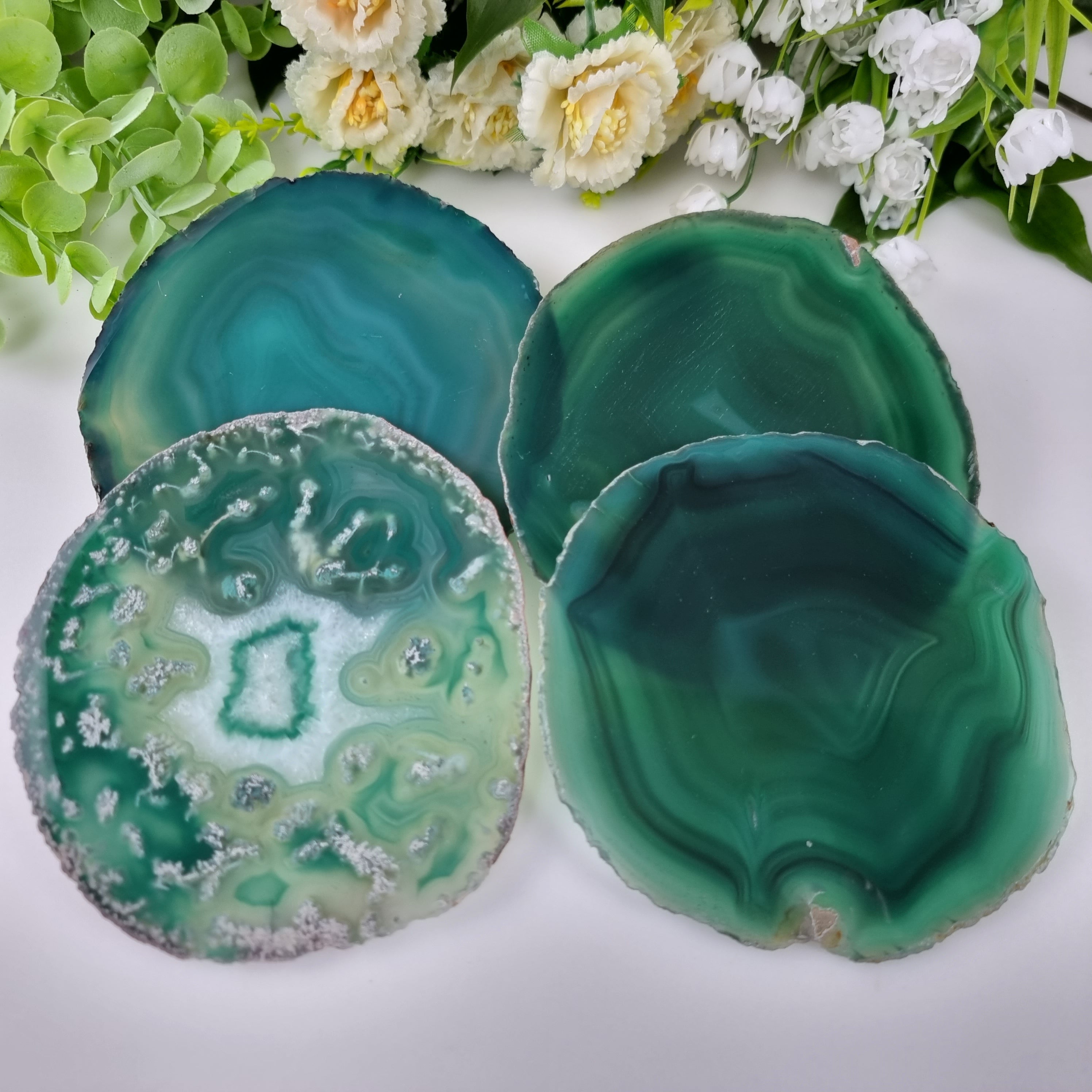 Natural agate coasters size 10 to 12 cm, kit of 4 pieces, total weight of 0.500 kg