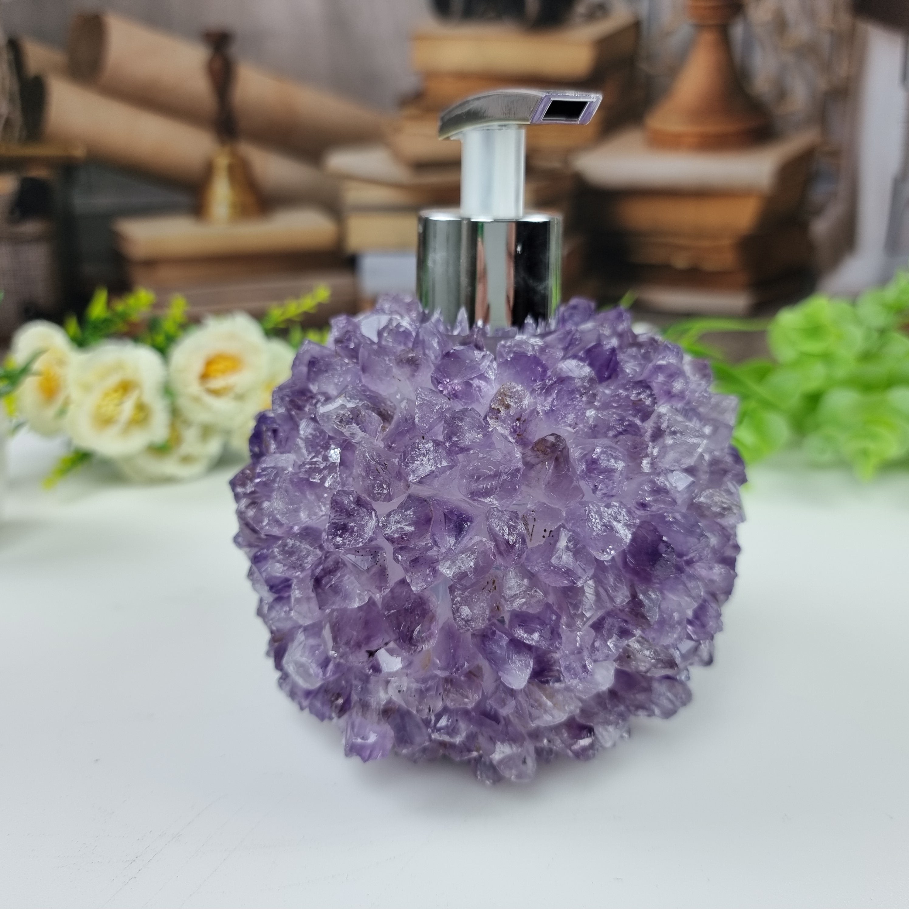 Jabonera de Amatista Cristales | Altura 15 cm | Boquilla Dorada y Plateada | Energía, Belleza y Sofisticación