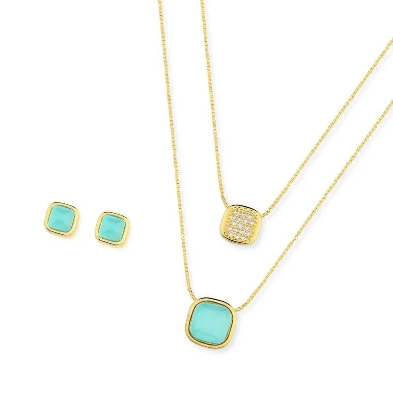 Conjunto de collar y pendientes bañados en oro