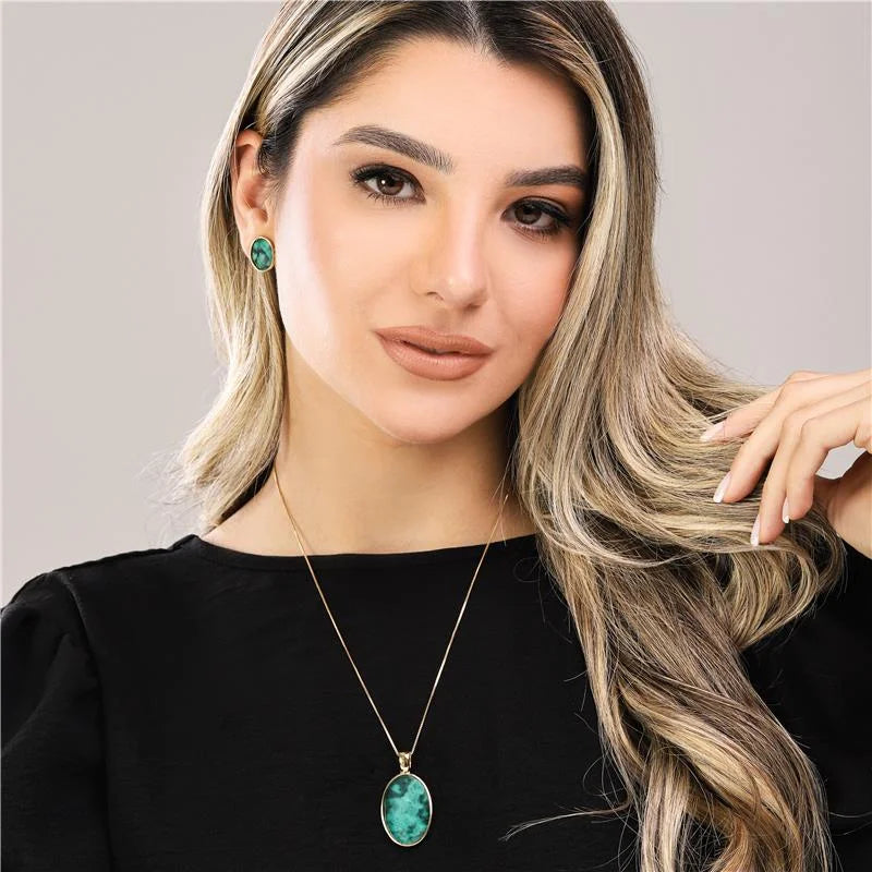 Conjunto Esmeralda Collar y Pendientes Bañados en Oro