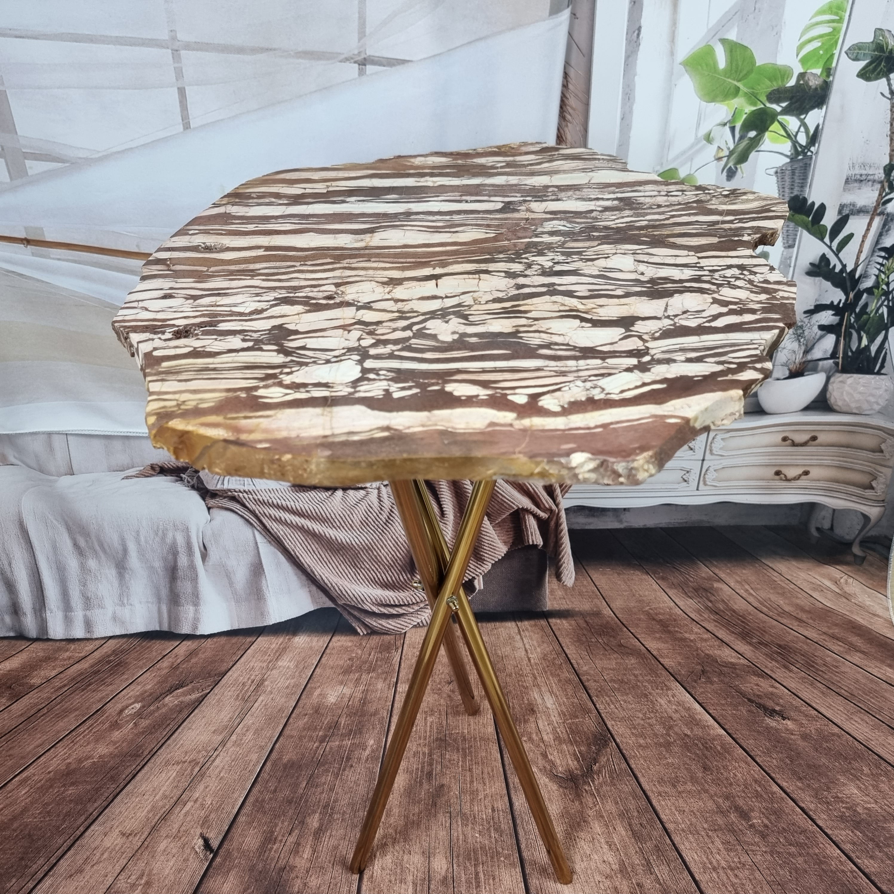 Mesa Lateral de JASPE VETEADO| Base Trípode Latón Oro | Altura de 60 cm - Pieza Artesanal BR Crystals