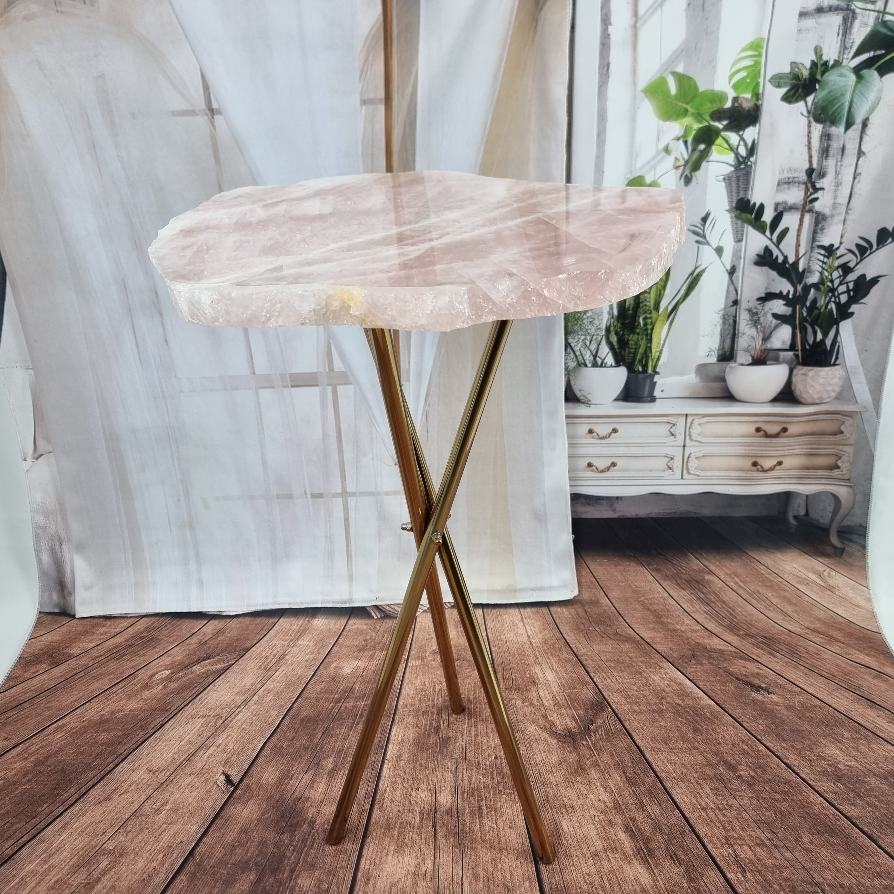 Mesa Lateral de CUARZO ROSA sin Baño | Base Trípode Negra | Altura de 60 cm - Pieza Artesanal BR Crystals