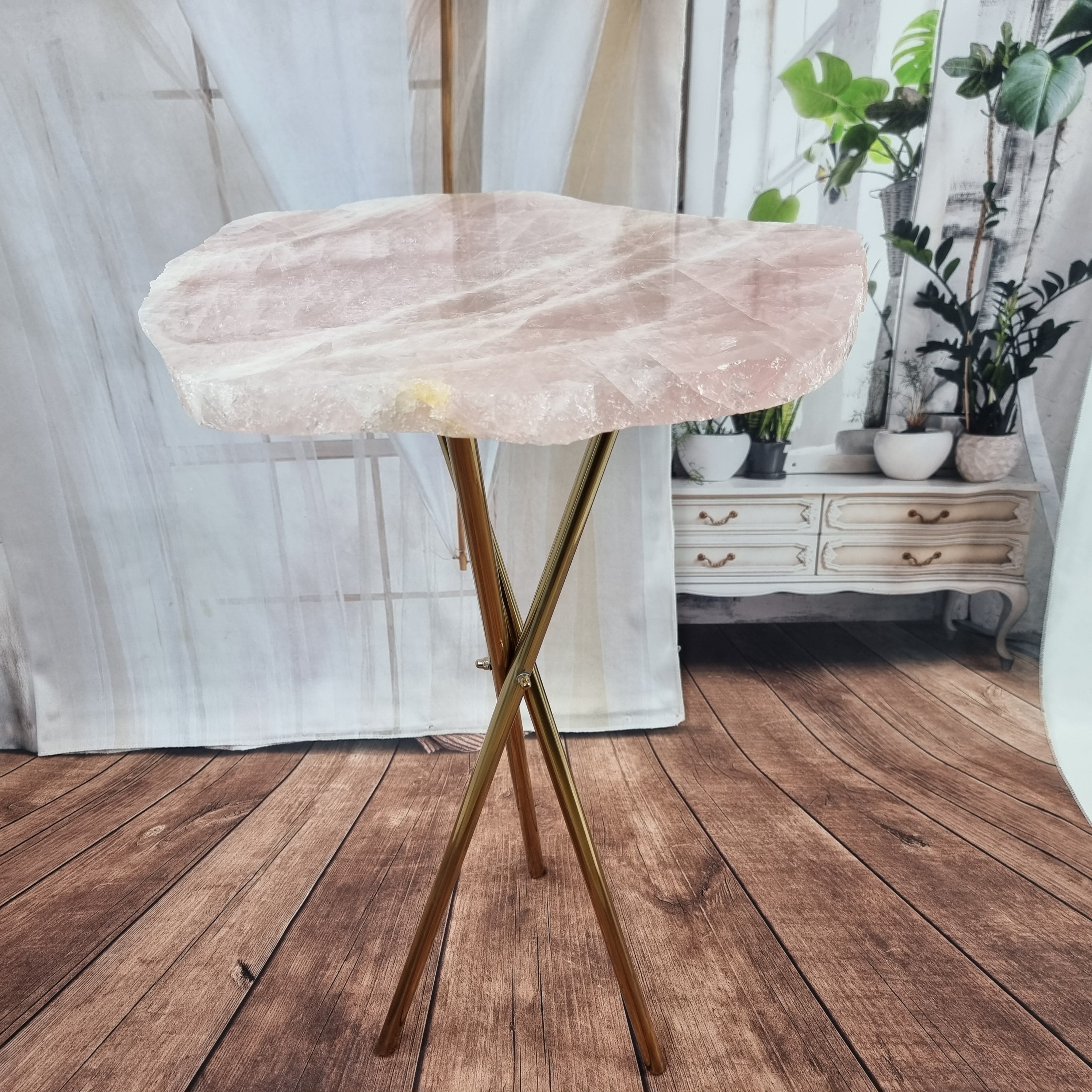 Mesa Lateral de CUARZO ROSA sin Baño | Base Trípode Negra | Altura de 60 cm - Pieza Artesanal BR Crystals