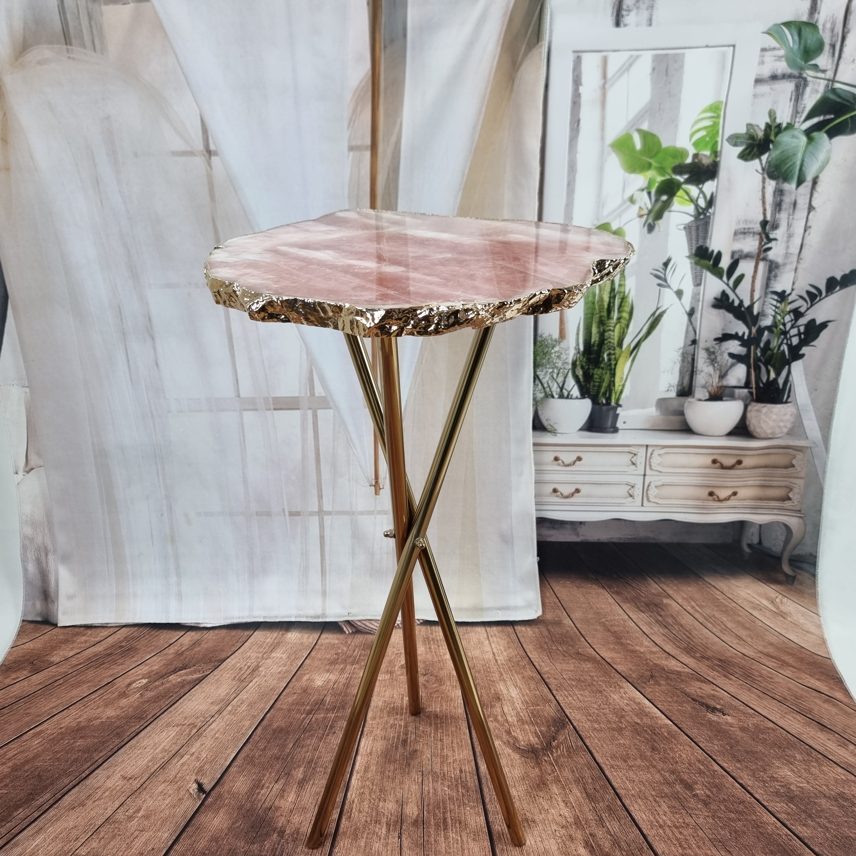 Mesa Auxiliar de CUARZO ROSA | Base Trípode de Latón Oro | Altura de 60 cm - Pieza Artesanal BR Crystals