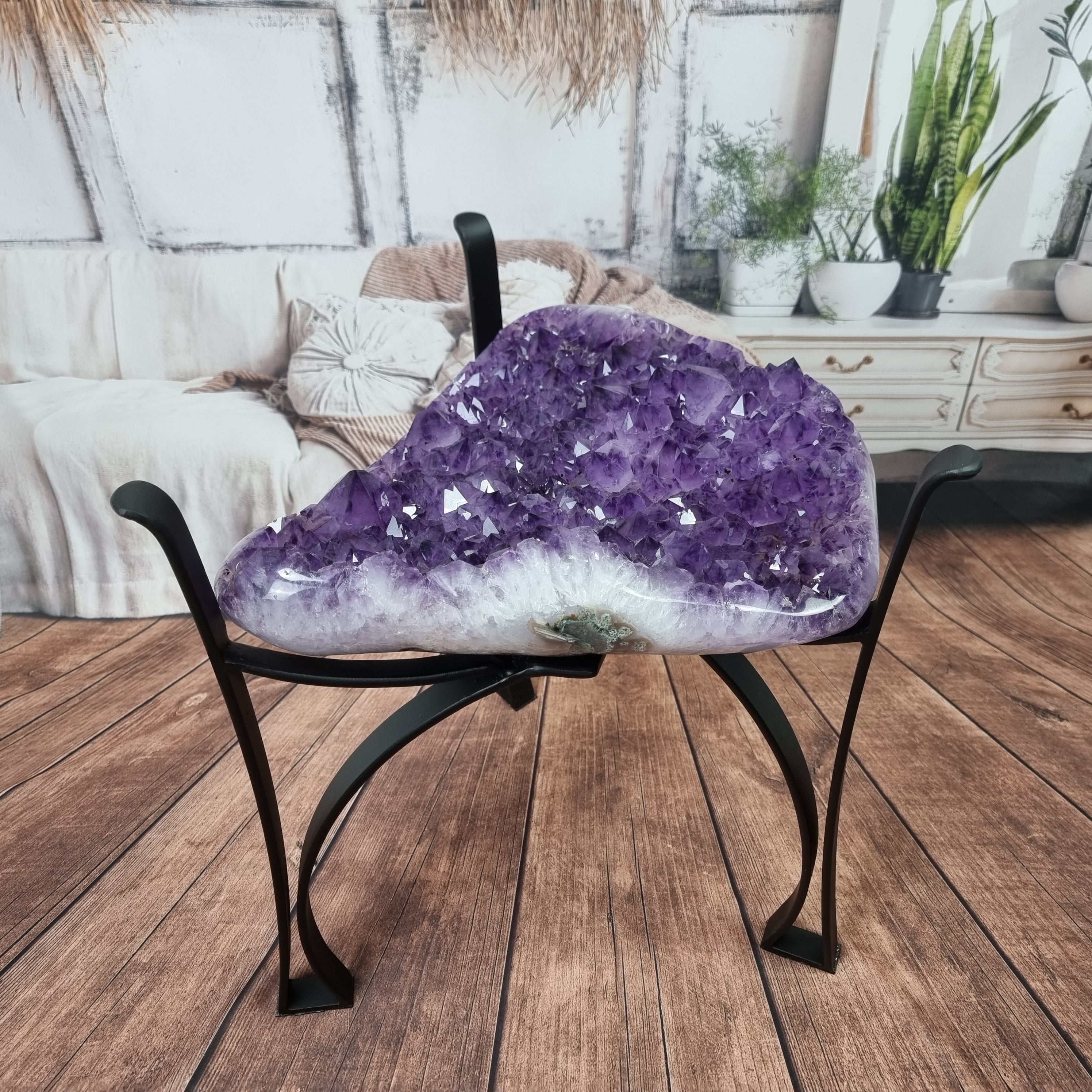 Mesa em Ametista Bruta Drusa - Mesa de Centro de Ametista com base de ferro | Altura de 45 cm | Ótima Qualidade com Requinte