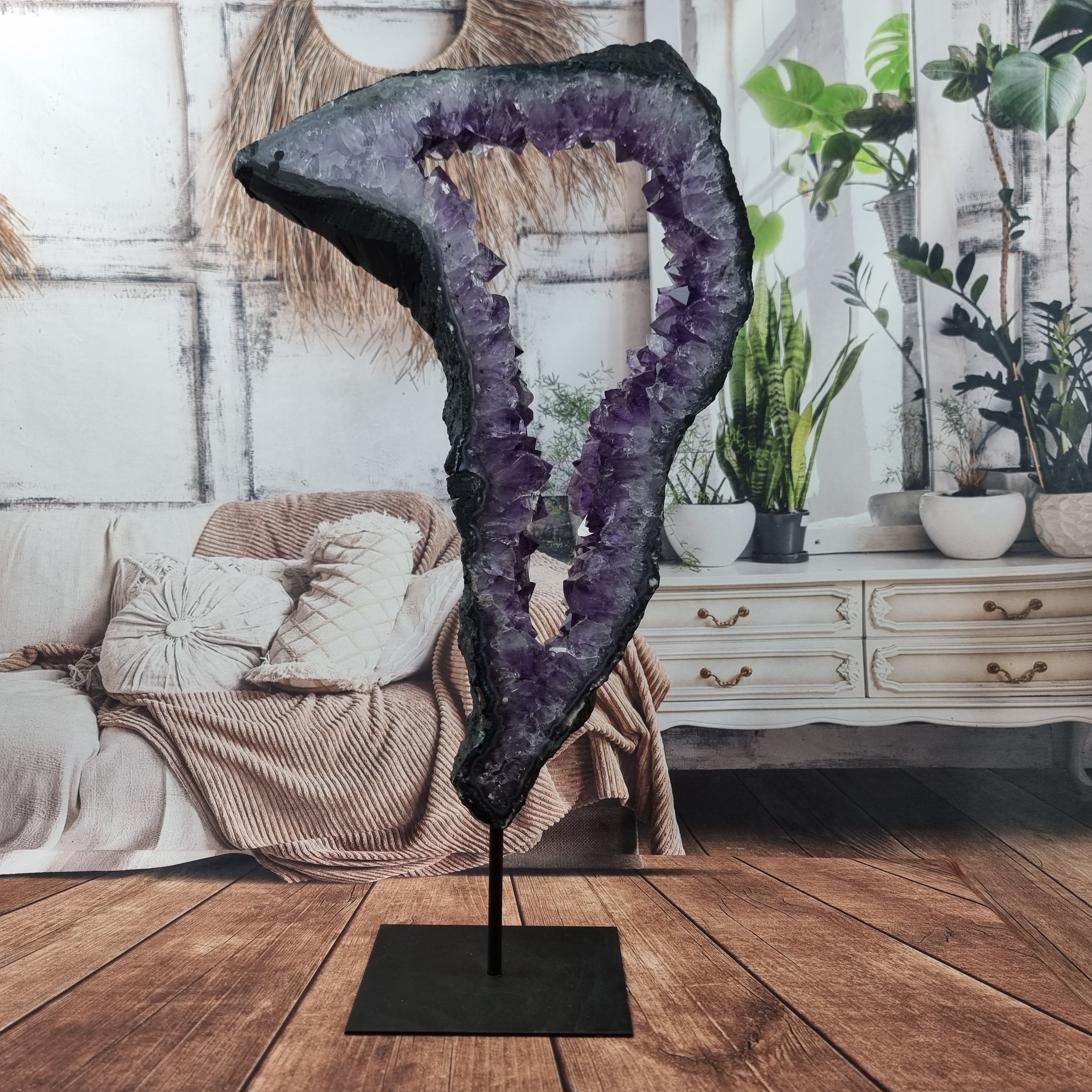 Anillo de Amatista con Cristales Morados | Base de hierro Negra | Peso 4,38 kg, Altura 52 cm | Energía, Belleza y Sofisticación
