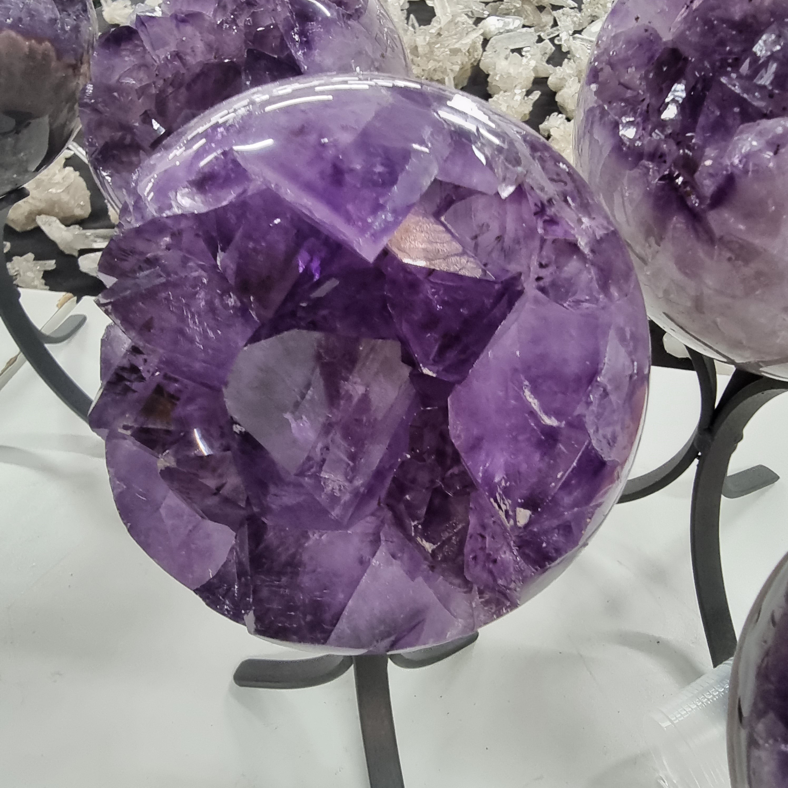 Esfera de Amatista Base de Hierro | 18 cm de alto, 1 pieza, 1,520 kg | Energía, Belleza y Sofisticación