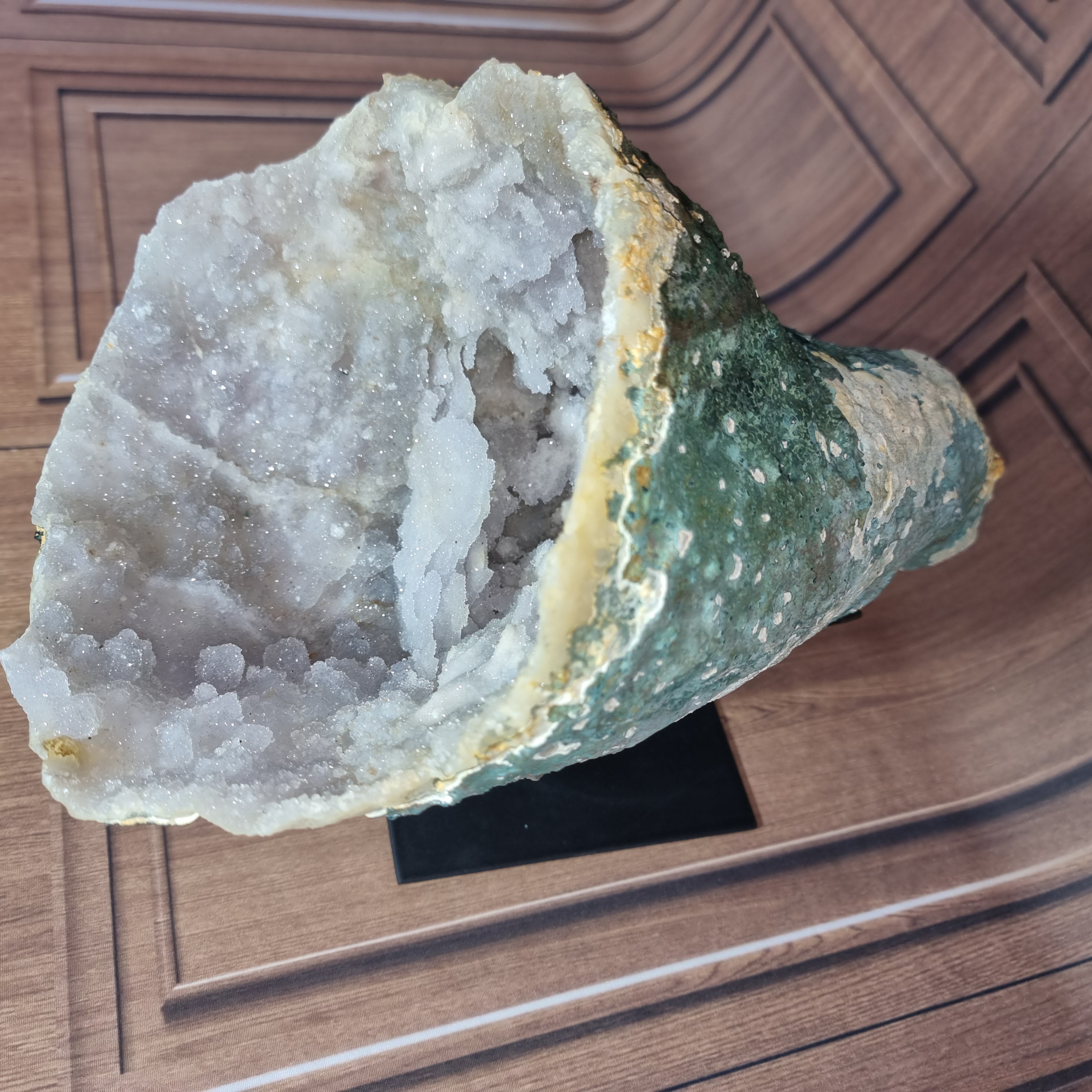 CRISTAL EXÓTICO Súper Especial | Base de Hierro Negra | Peso 4,46 Kgs, Altura de 27 cm | Pieza Artesanal BR Crystals