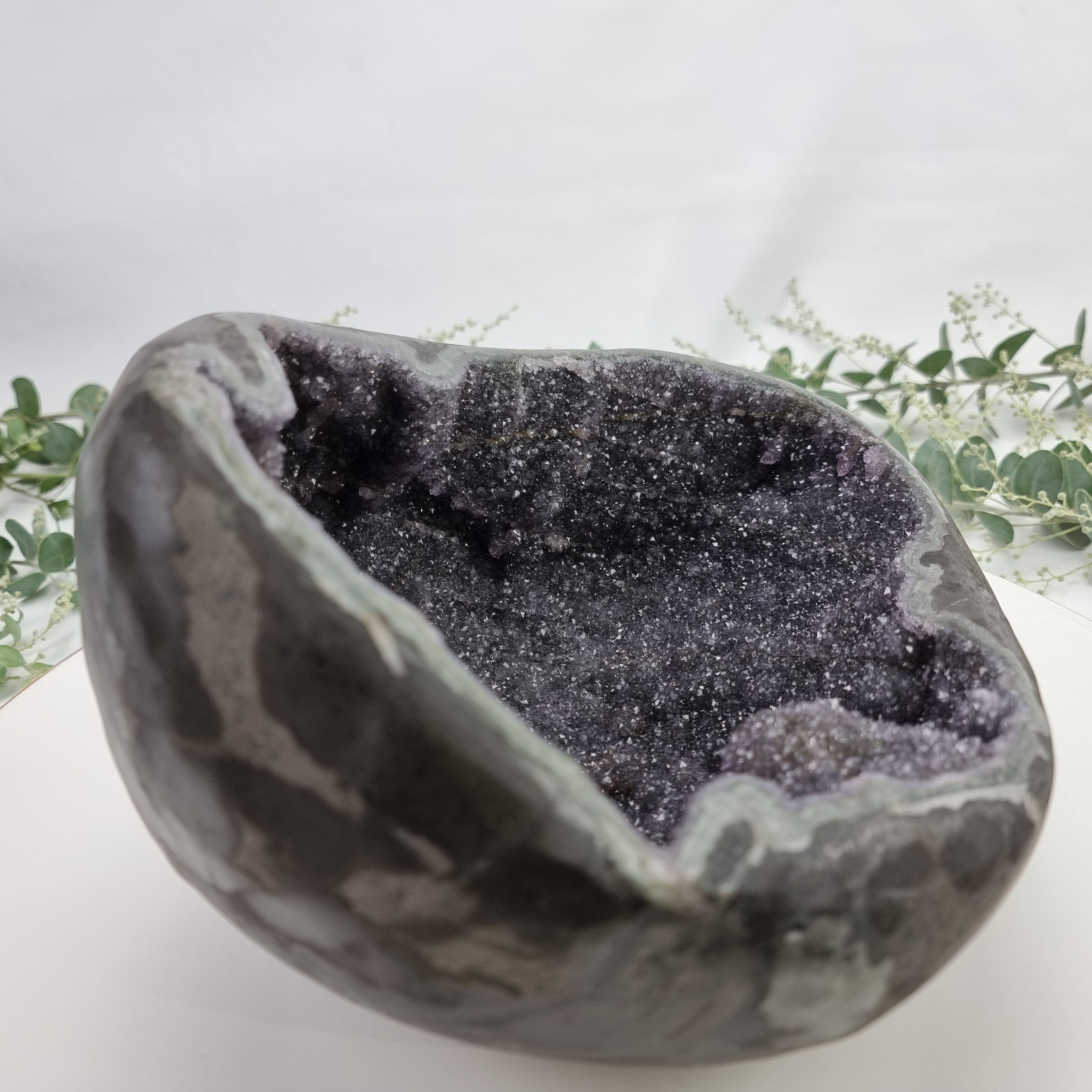 Special Amethyst Geode Formation | Weight 3.80 kgs | Length 25 cm | Energy, Beauty and Sophistication