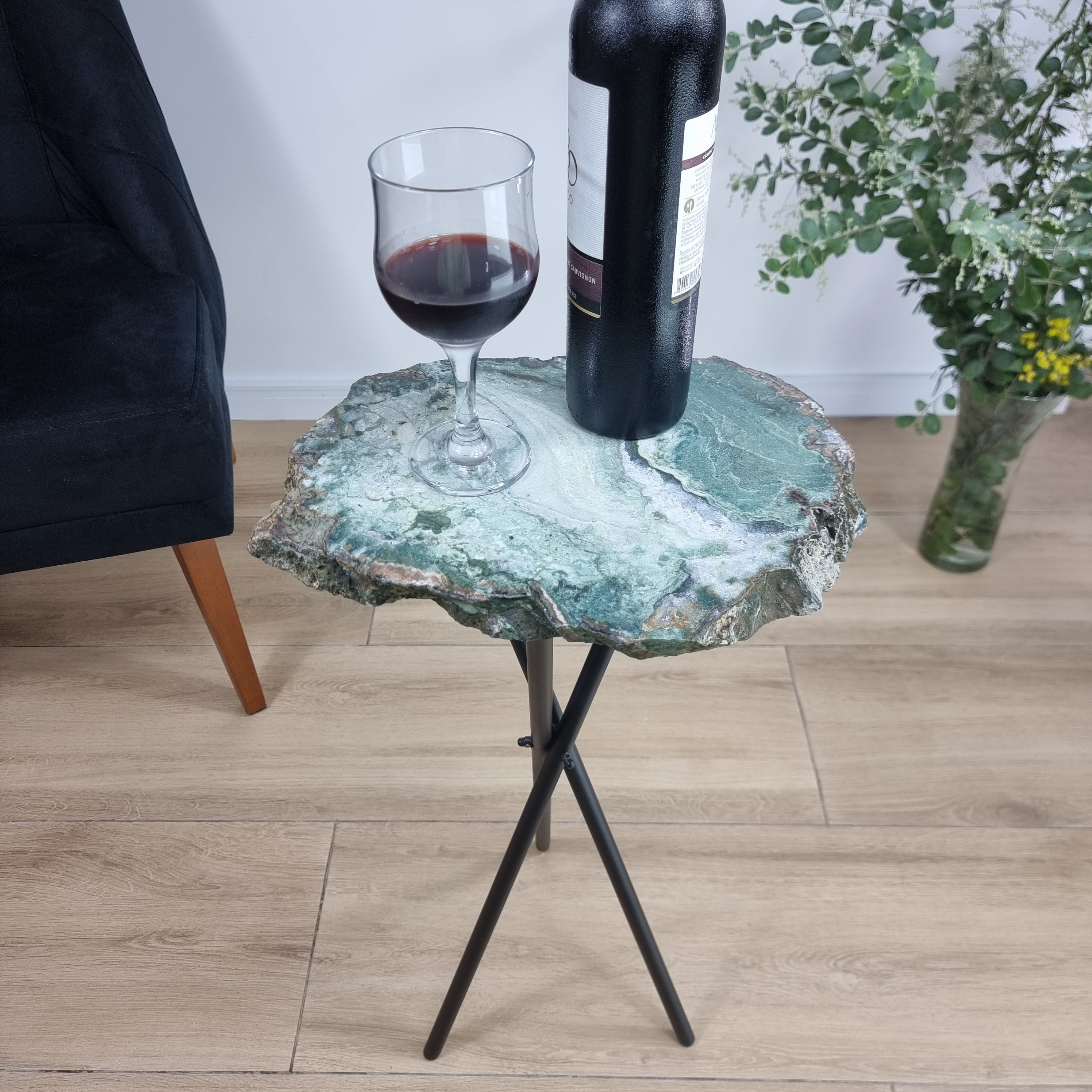 Mesa Auxiliar de Ágata Verde | Base Trípode Negra | Altura de 60 cm - Pieza Artesanal BR Crystals