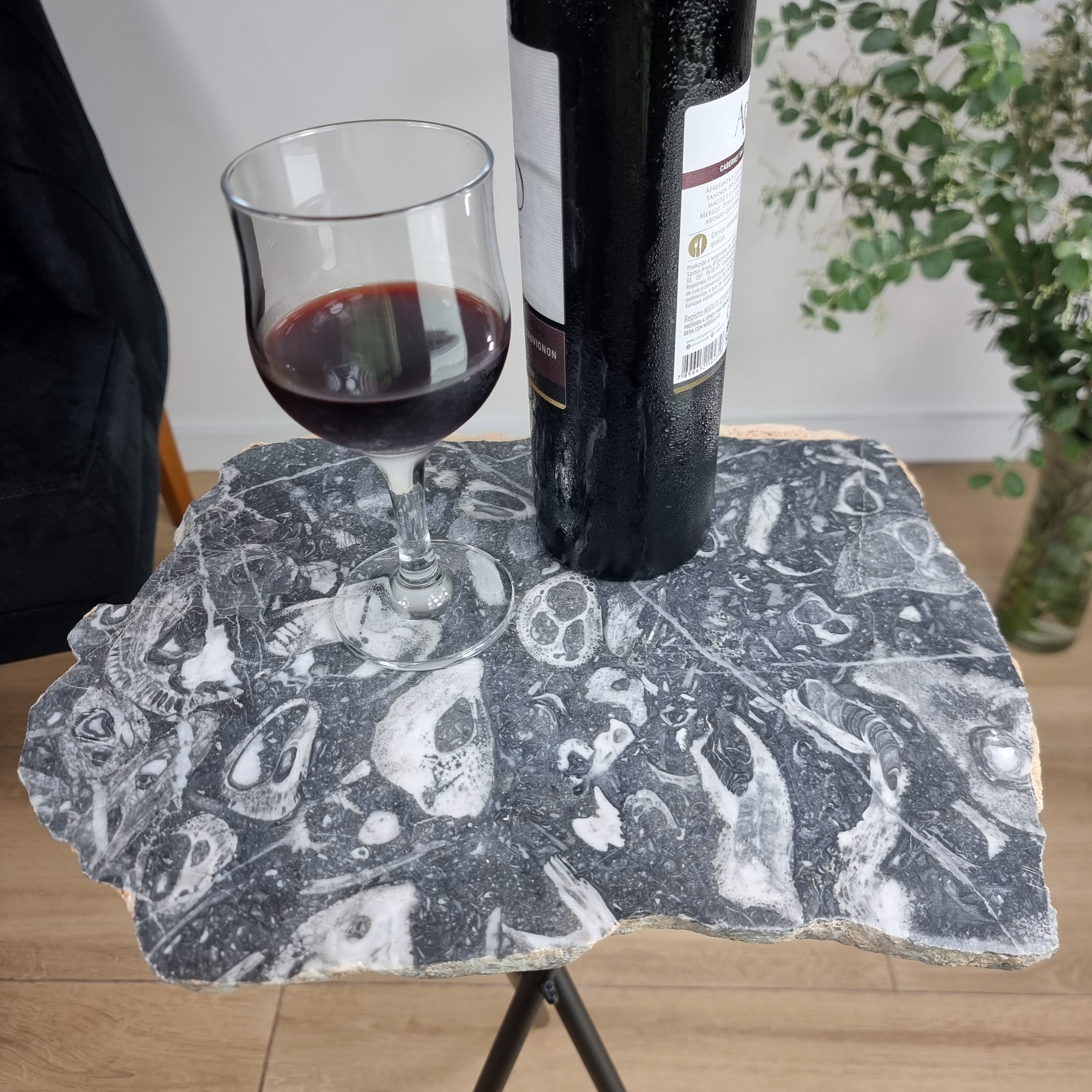 Mesa Lateral de JASPE CALAVERA Natural | Base Trípode Negra | Altura de 60 cm - Pieza Artesanal BR Crystals