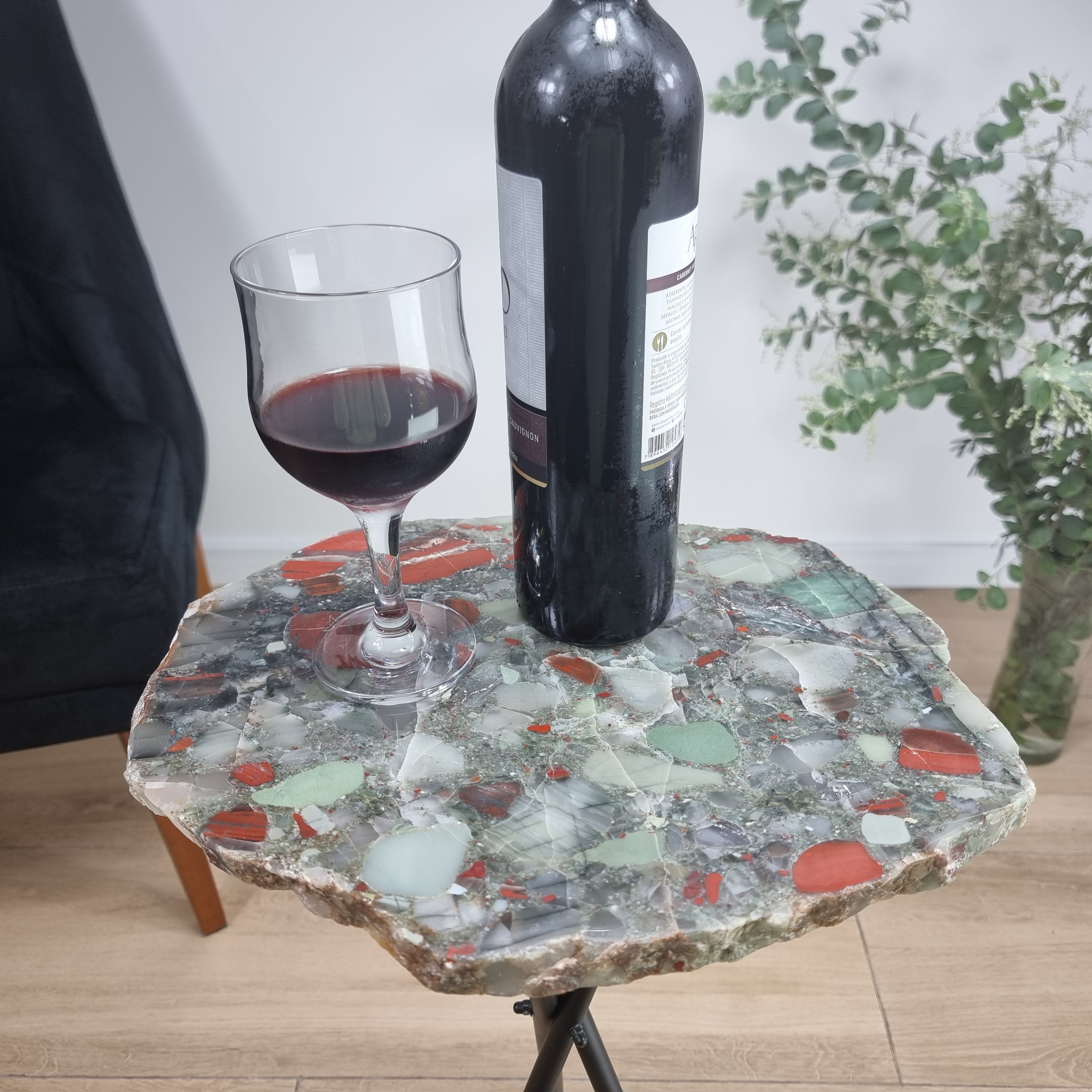 Mesa Lateral de Cristal Piedra de Sangre | Base Trípode Negra | Altura de 60 cm - Pieza Artesanal BR Crystals