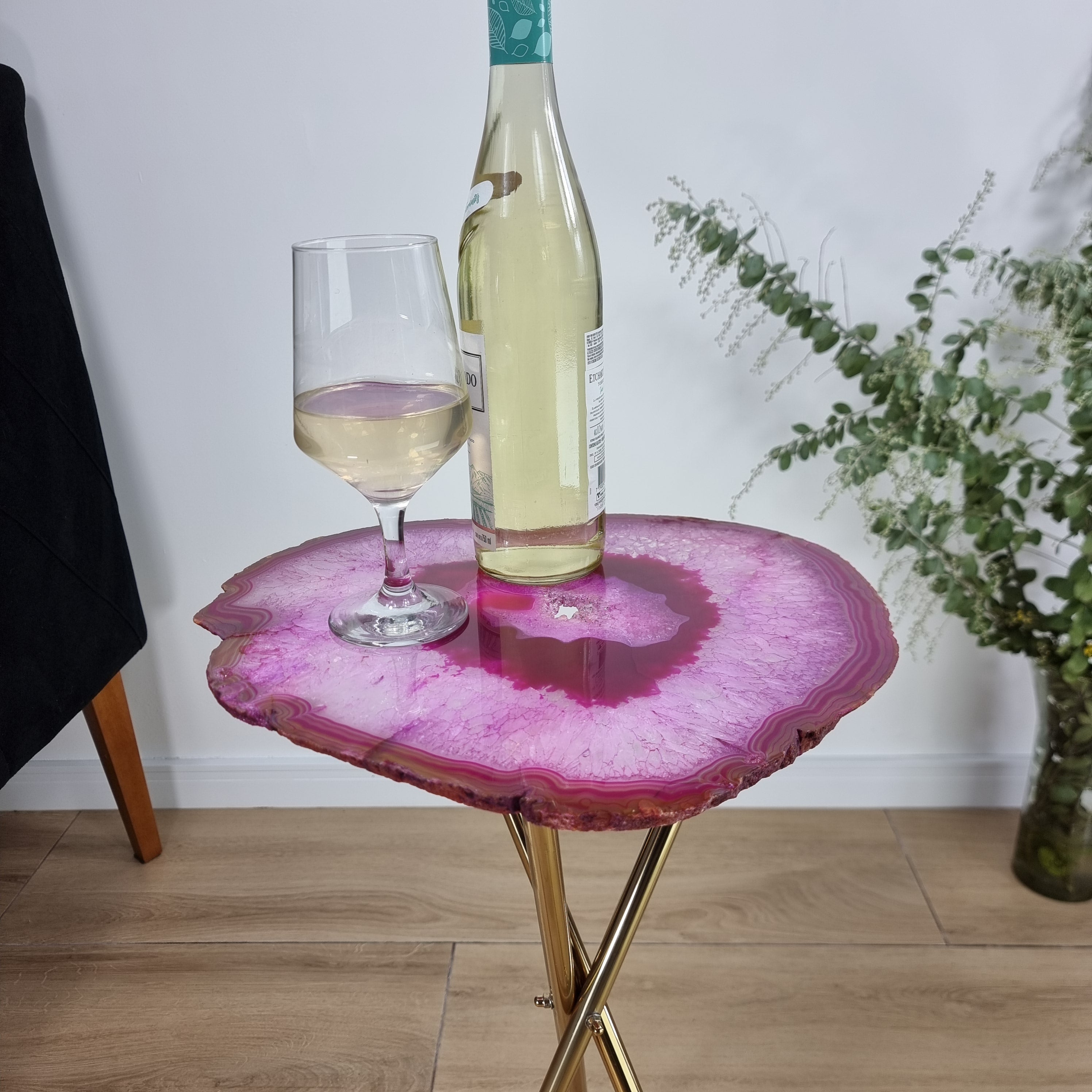 Mesa Auxiliar de Ágatas Naturales | Base de Trípode de Latón Dorado | Altura de 60 cm - Pieza Artesanal BR Crystals