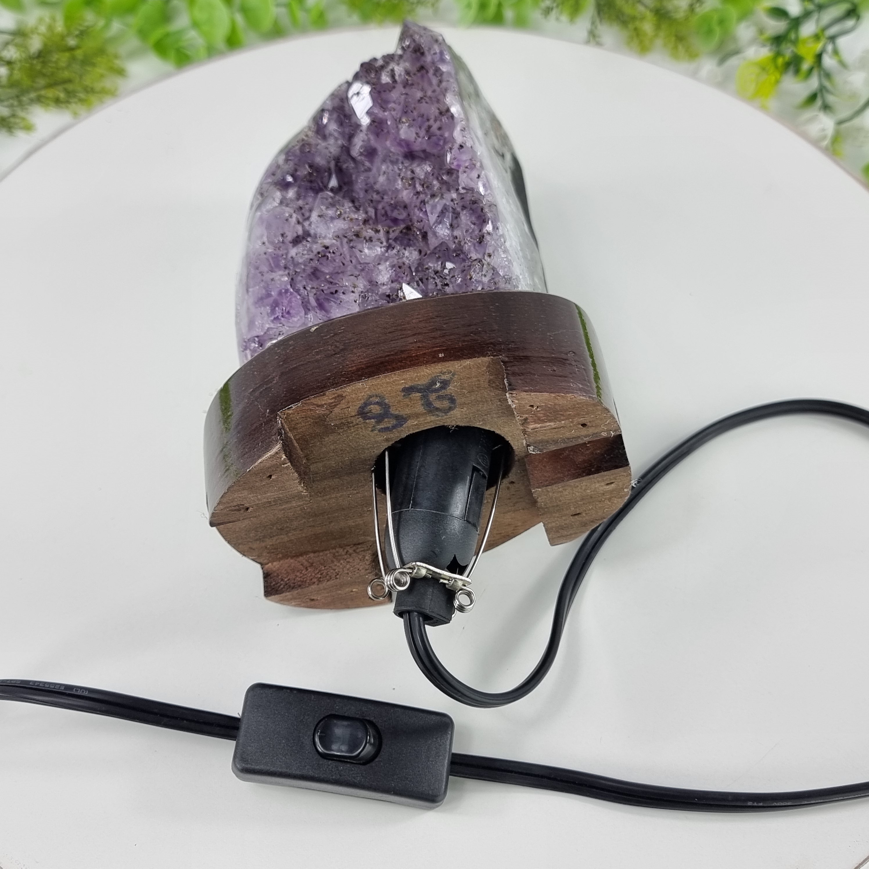 Lámpara Amatista Piedra Morada | Peso 1,80 Kg, Altura 18 cm | Energía, Belleza y Sofisticación