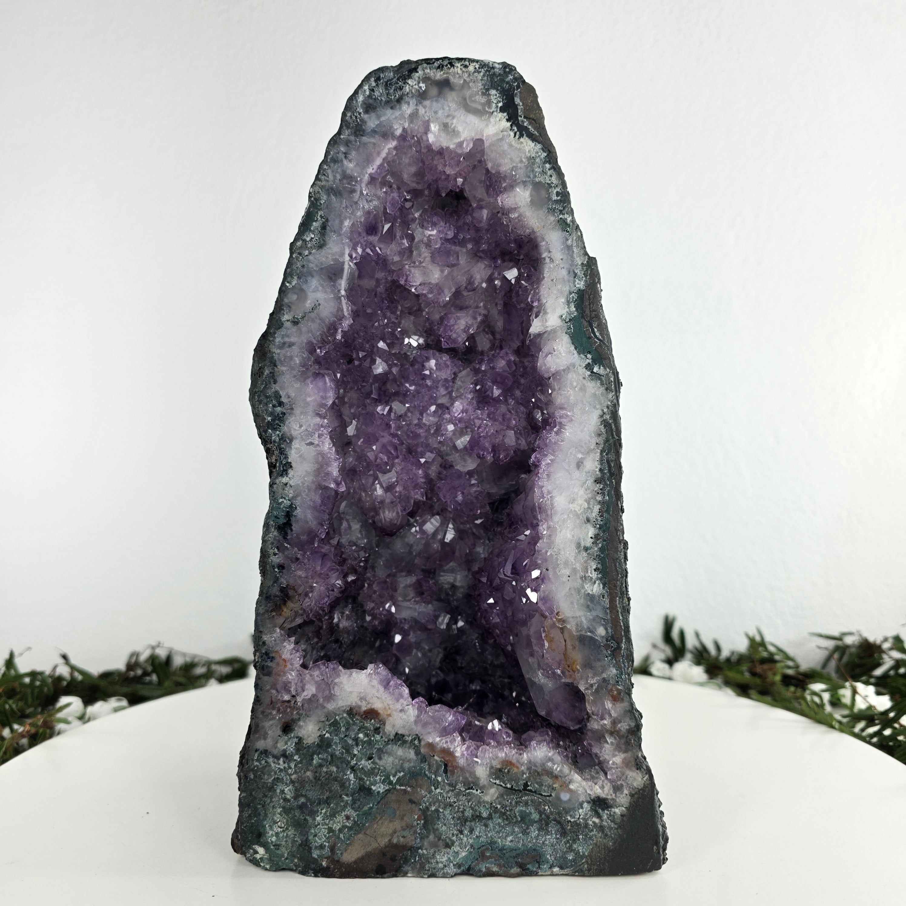 Capilla de Amatista Bruta Drusa - Geoda de Amatista de 4,10 kg, Energía, Belleza y Sofisticación