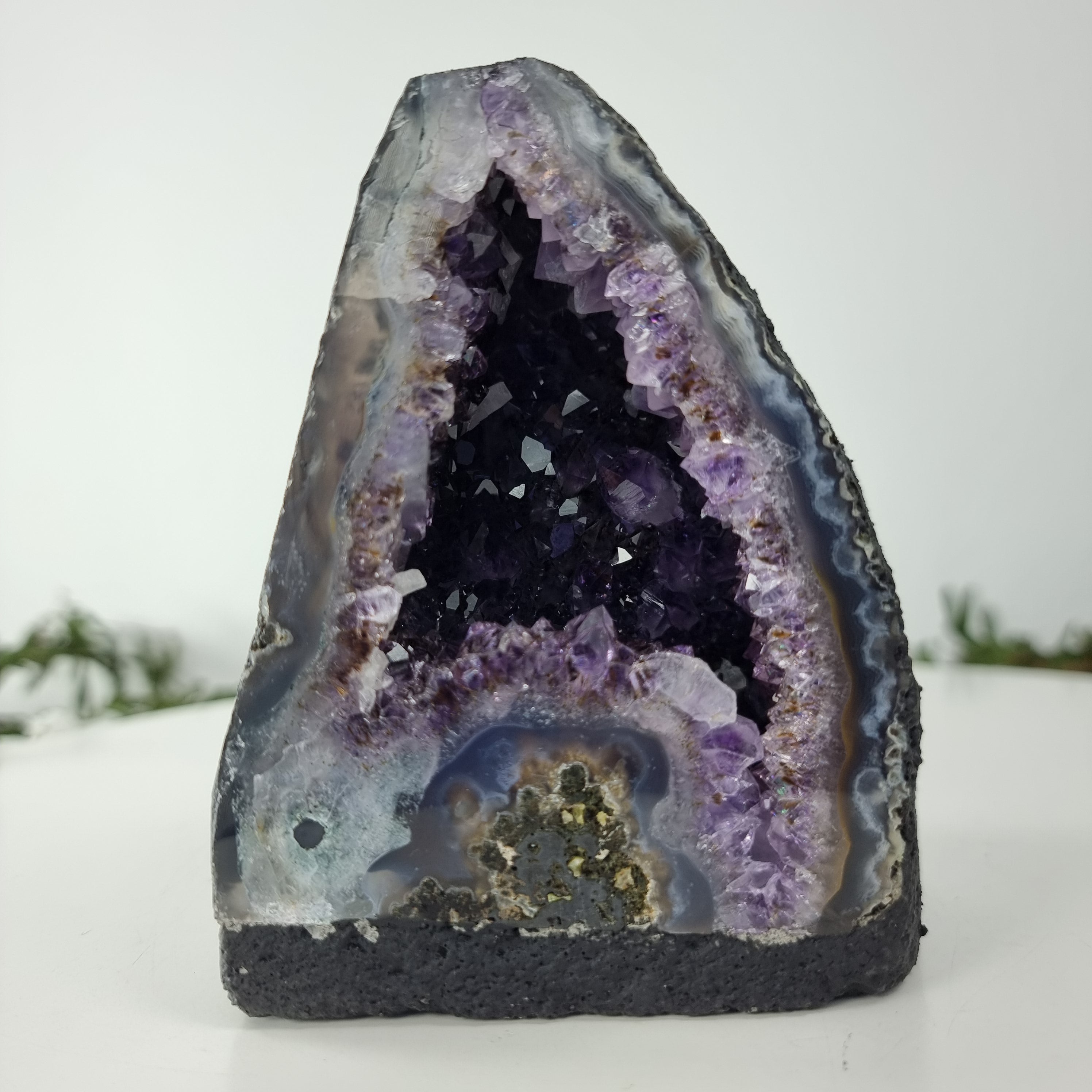 Capilla de Amatista en Bruto Drusa - Geoda de Amatista 1,10 Kgs, Energía, Belleza y Sofisticación