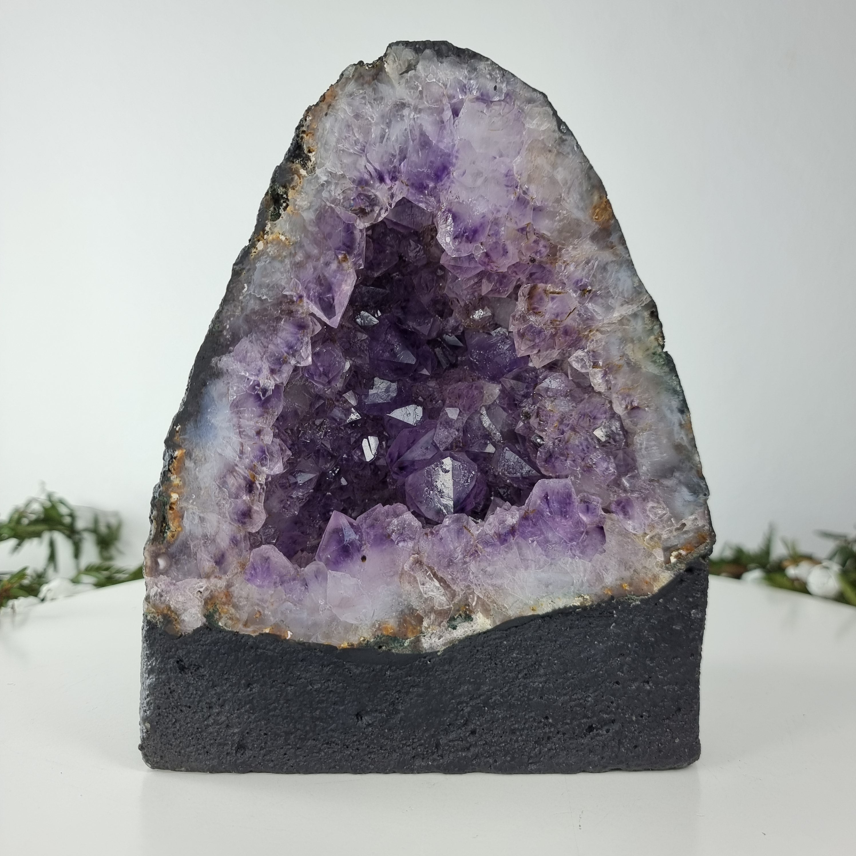 Capilla de Amatista Bruta Drusa - Geoda de Amatista 3,05 Kgs, Energía, Belleza y Sofisticación