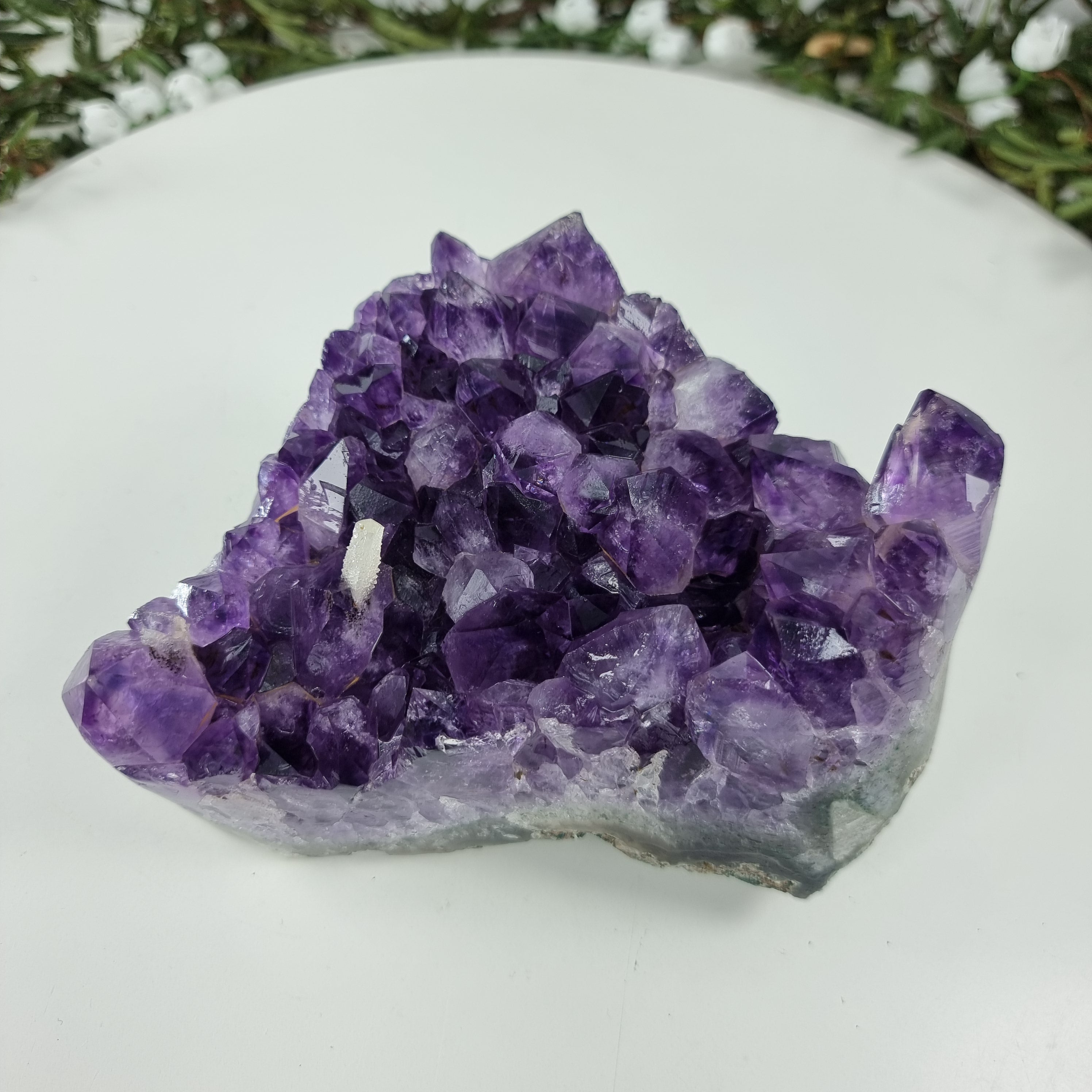 Drusa de Amatista con Cristales Violetas de 1,678 Kgs, Energía, Belleza y Sofisticación