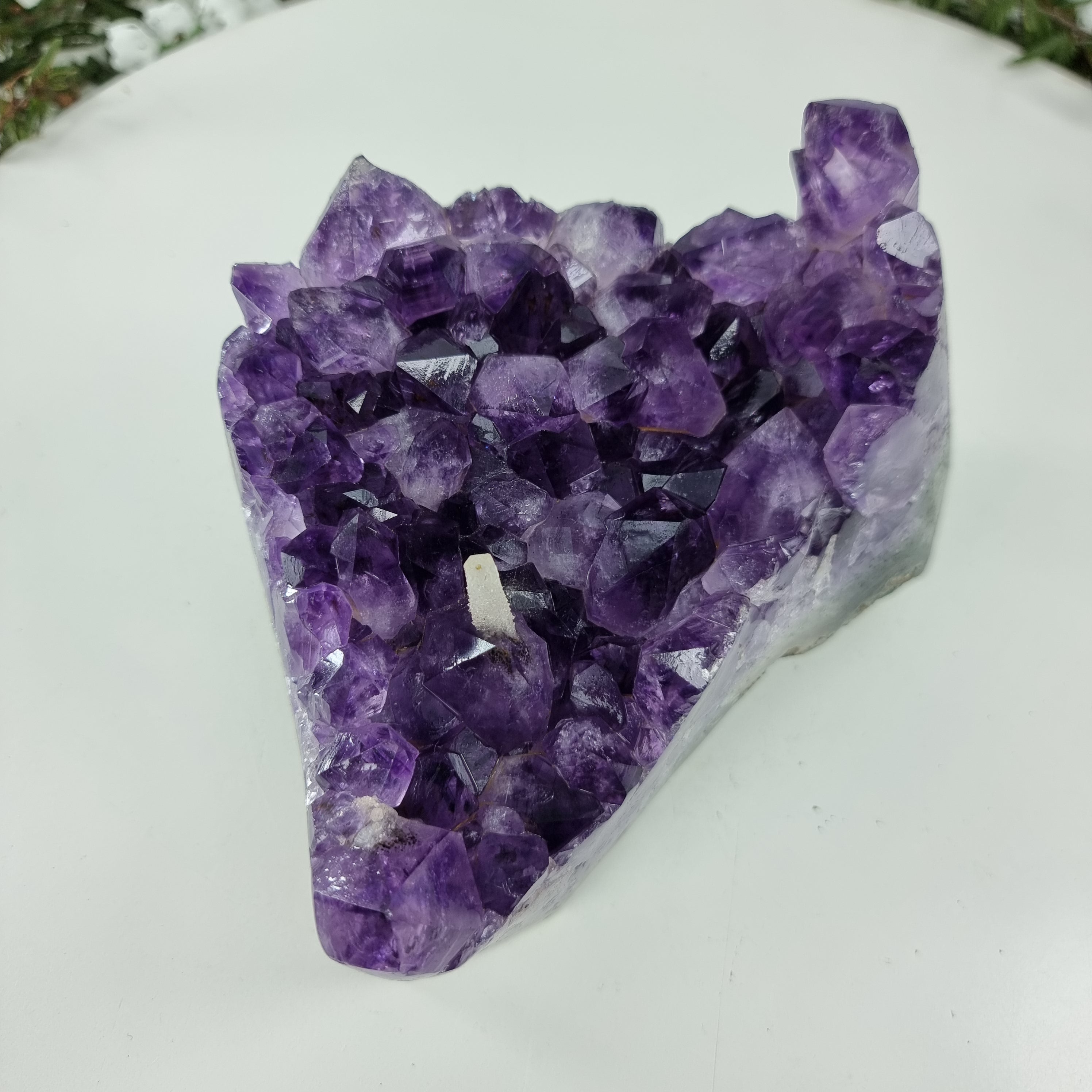 Drusa de Amatista con Cristales Violetas de 1,678 Kgs, Energía, Belleza y Sofisticación