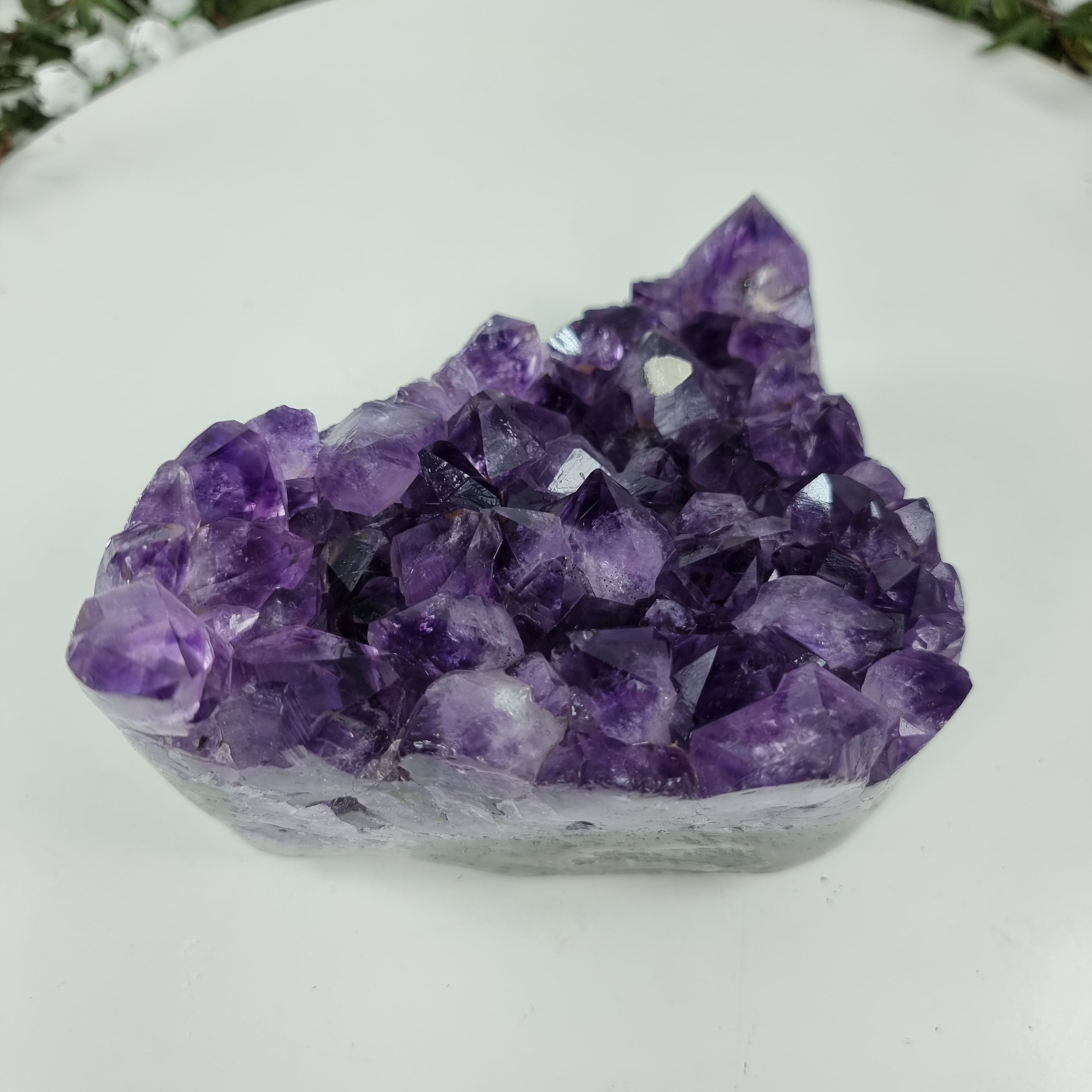 Drusa de Amatista con Cristales Violetas de 1,678 Kgs, Energía, Belleza y Sofisticación