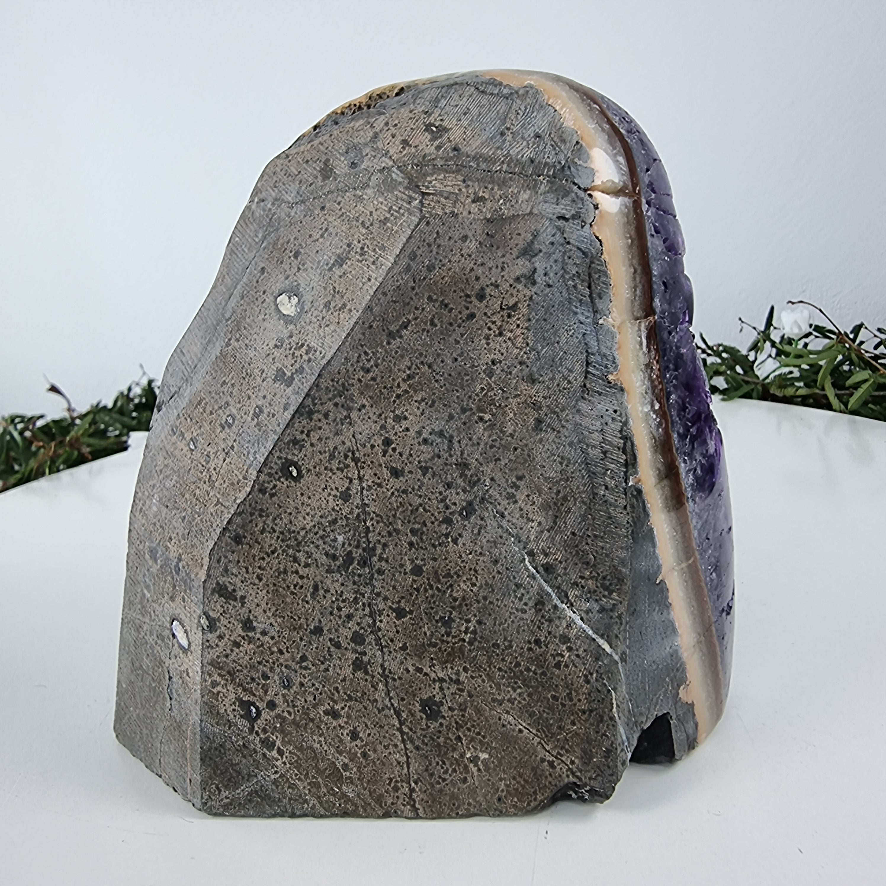 Amatista Drusa con Cristales Especiales, peso 1,72 kg, Energía, Belleza y Sofisticación