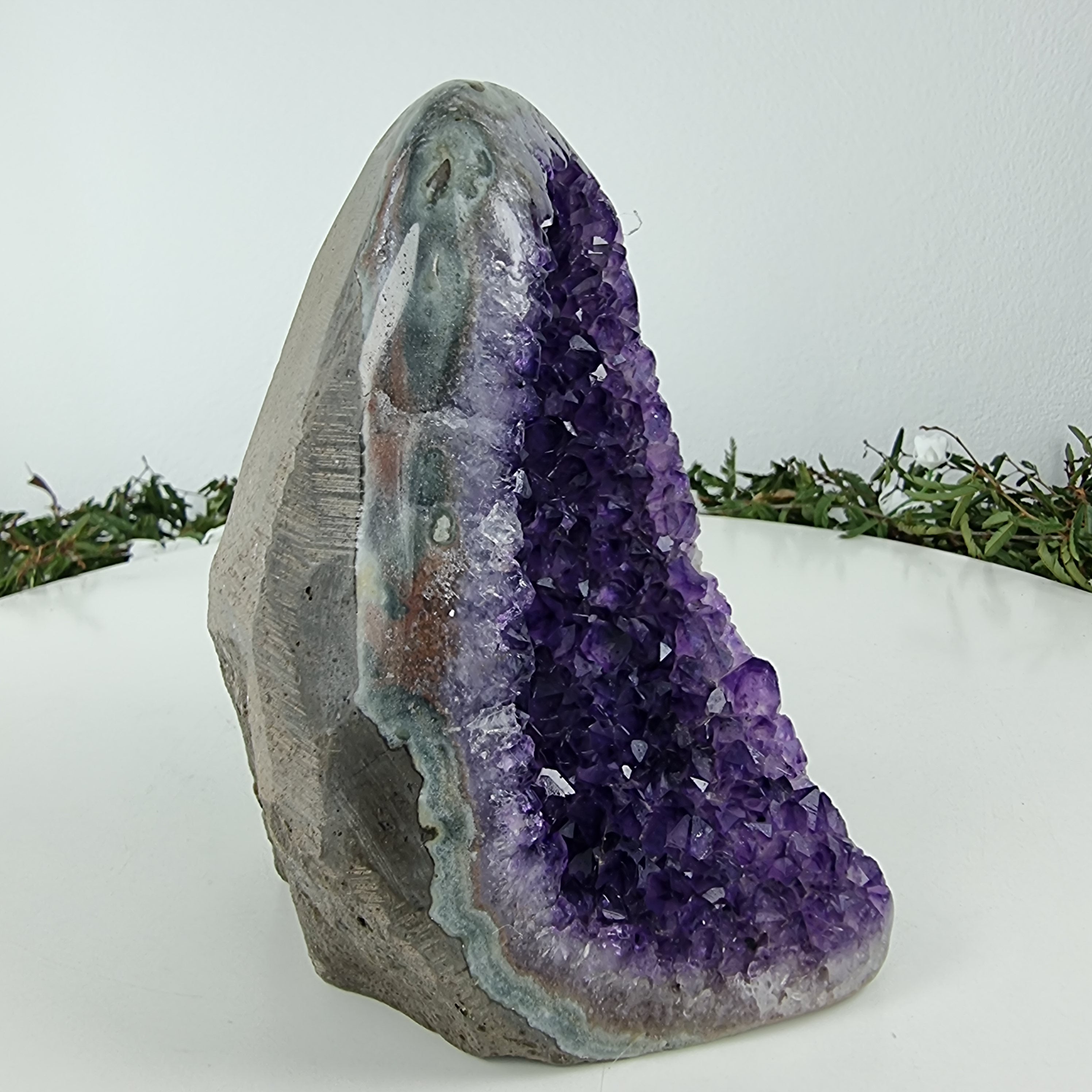 Drusa de Amatista con Cristales Especiales, 1,50 Kgs, Energía, Belleza y Sofisticación