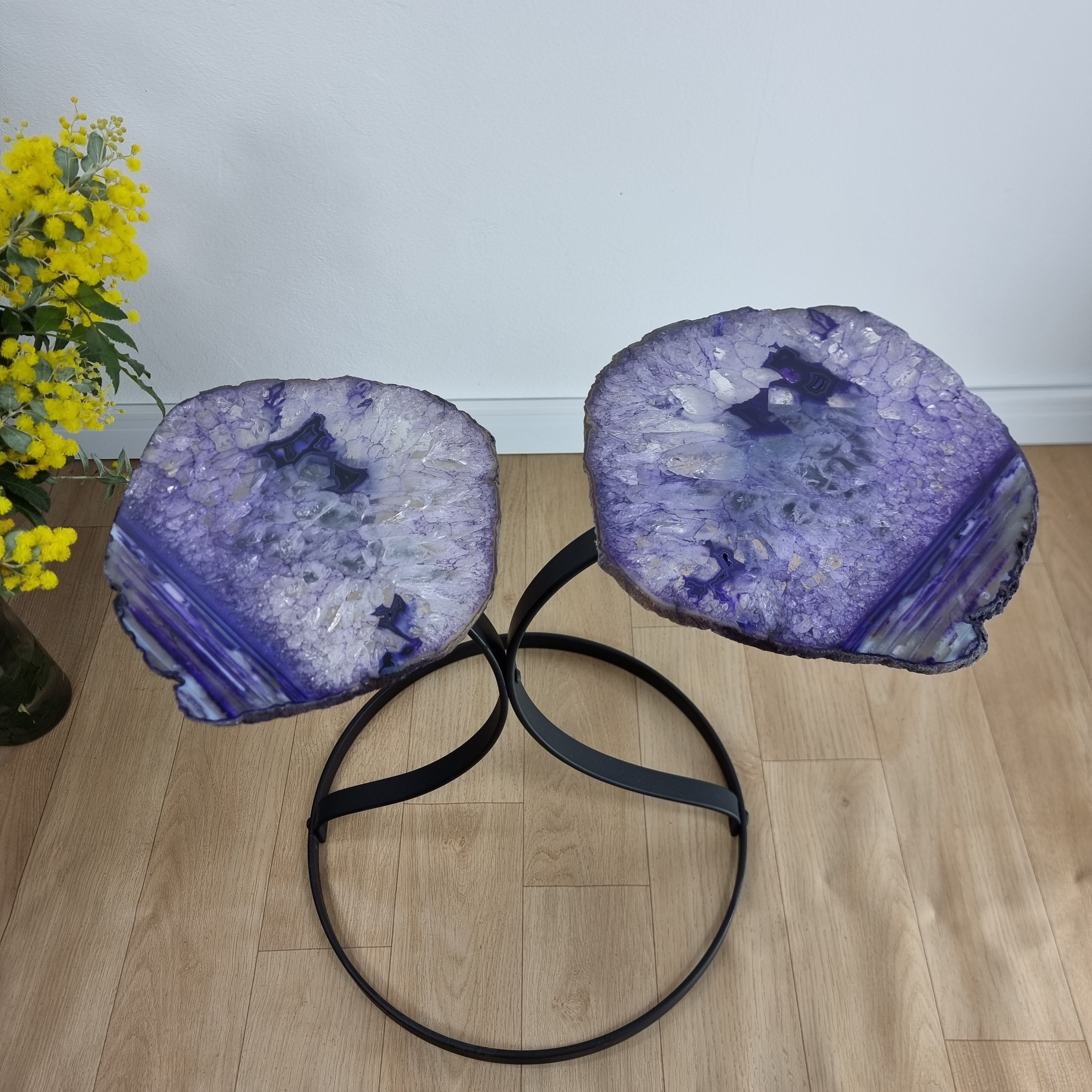 Mesa Lateral (PAR) de ÁGATAS Lilas con Baño | Base de Hierro Negro | Altura de 50 cm - Pieza Artesanal BR Crystals
