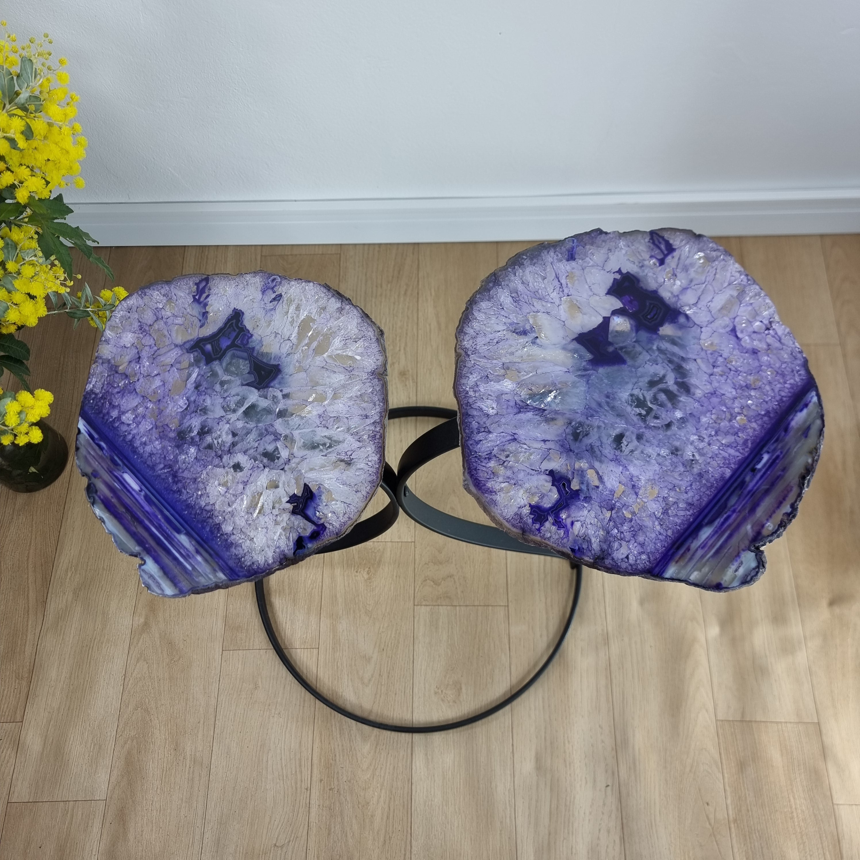 Mesa Lateral (PAR) de ÁGATAS Lilas con Baño | Base de Hierro Negro | Altura de 50 cm - Pieza Artesanal BR Crystals