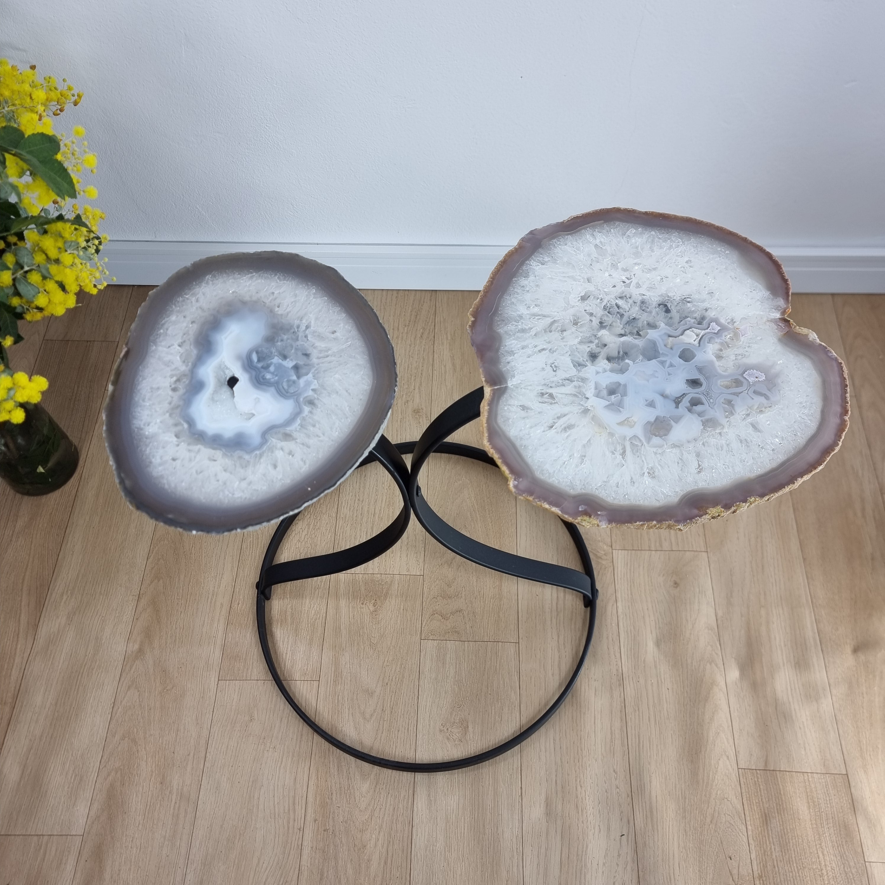 Mesa Auxiliar (PAR) de ÁGATAS Naturales | Base de Hierro Negra | 50 cm de Altura - Pieza Artesanal BR Crystals