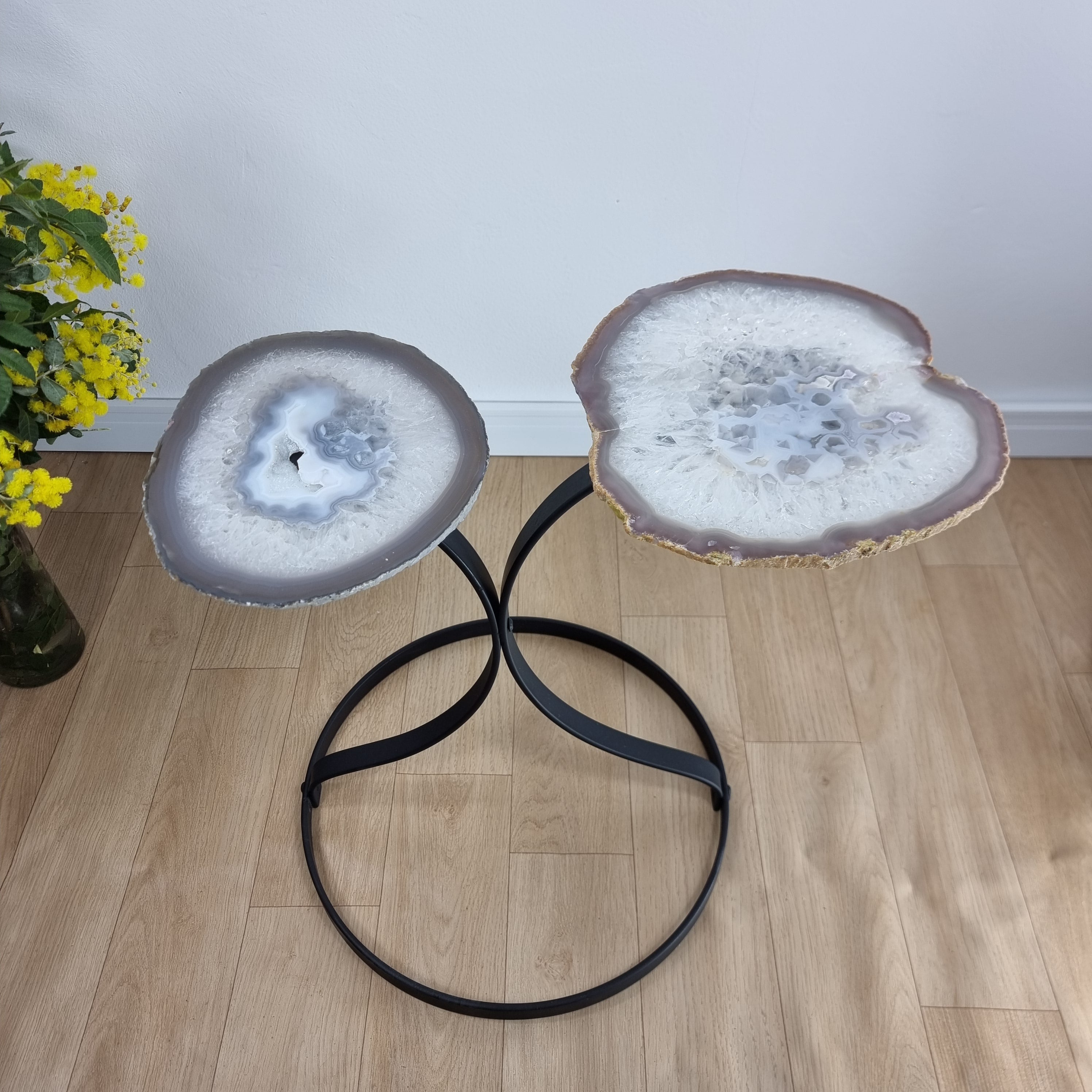 Mesa Auxiliar (PAR) de ÁGATAS Naturales | Base de Hierro Negra | 50 cm de Altura - Pieza Artesanal BR Crystals