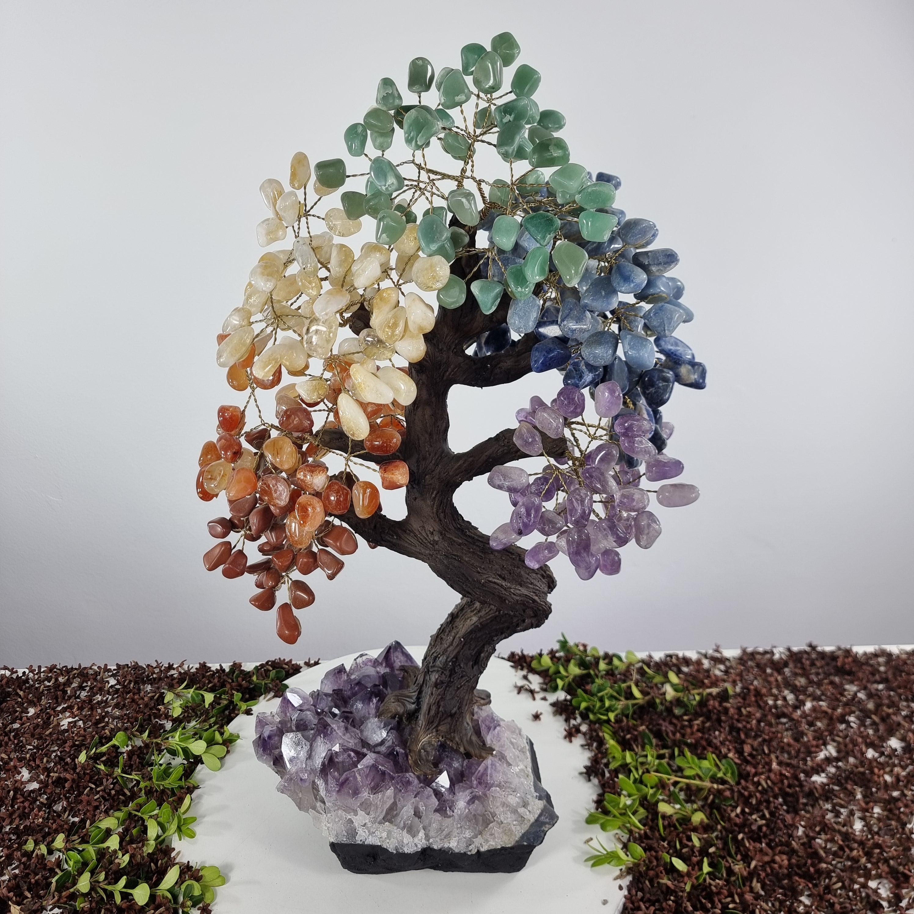 Árbol de 7 CHAKRAS Arco Iris Natural | 720 Piedras, 120 ramas | Base de Amatista Súper Especial con 60 cm de altura - Pieza Artesanal BR Crystals