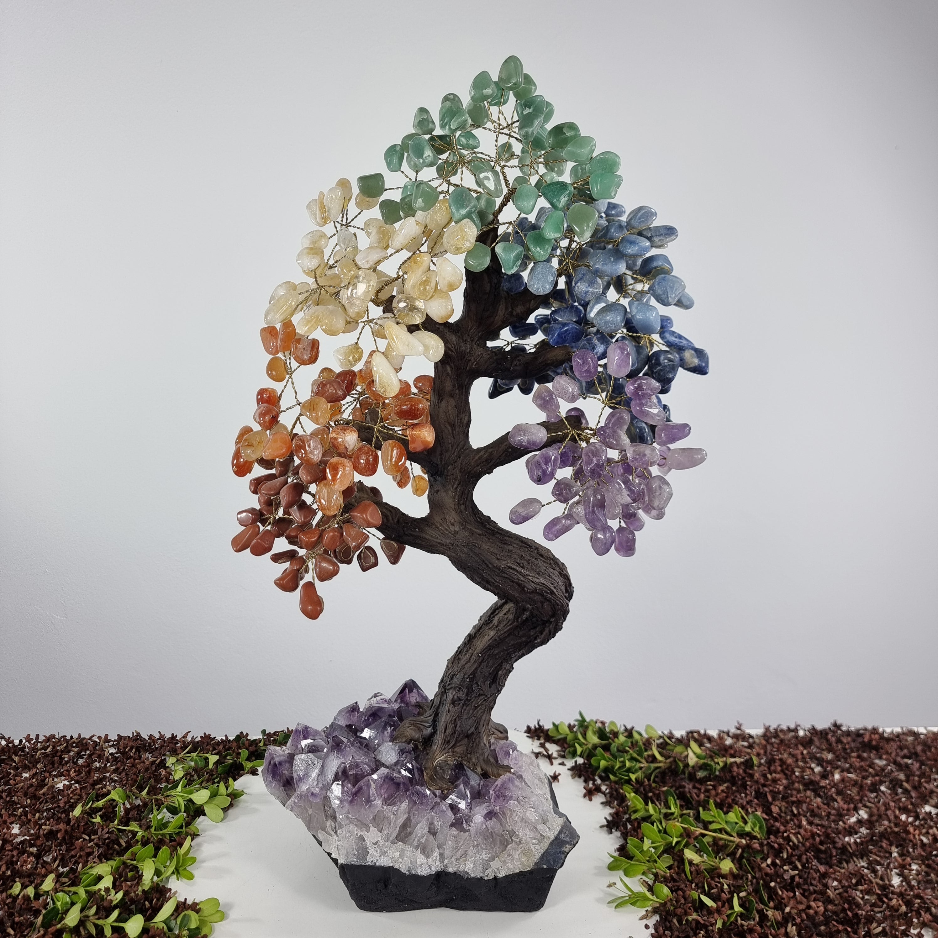 Árbol de 7 CHAKRAS Arco Iris Natural | 720 Piedras, 120 ramas | Base de Amatista Súper Especial con 60 cm de altura - Pieza Artesanal BR Crystals