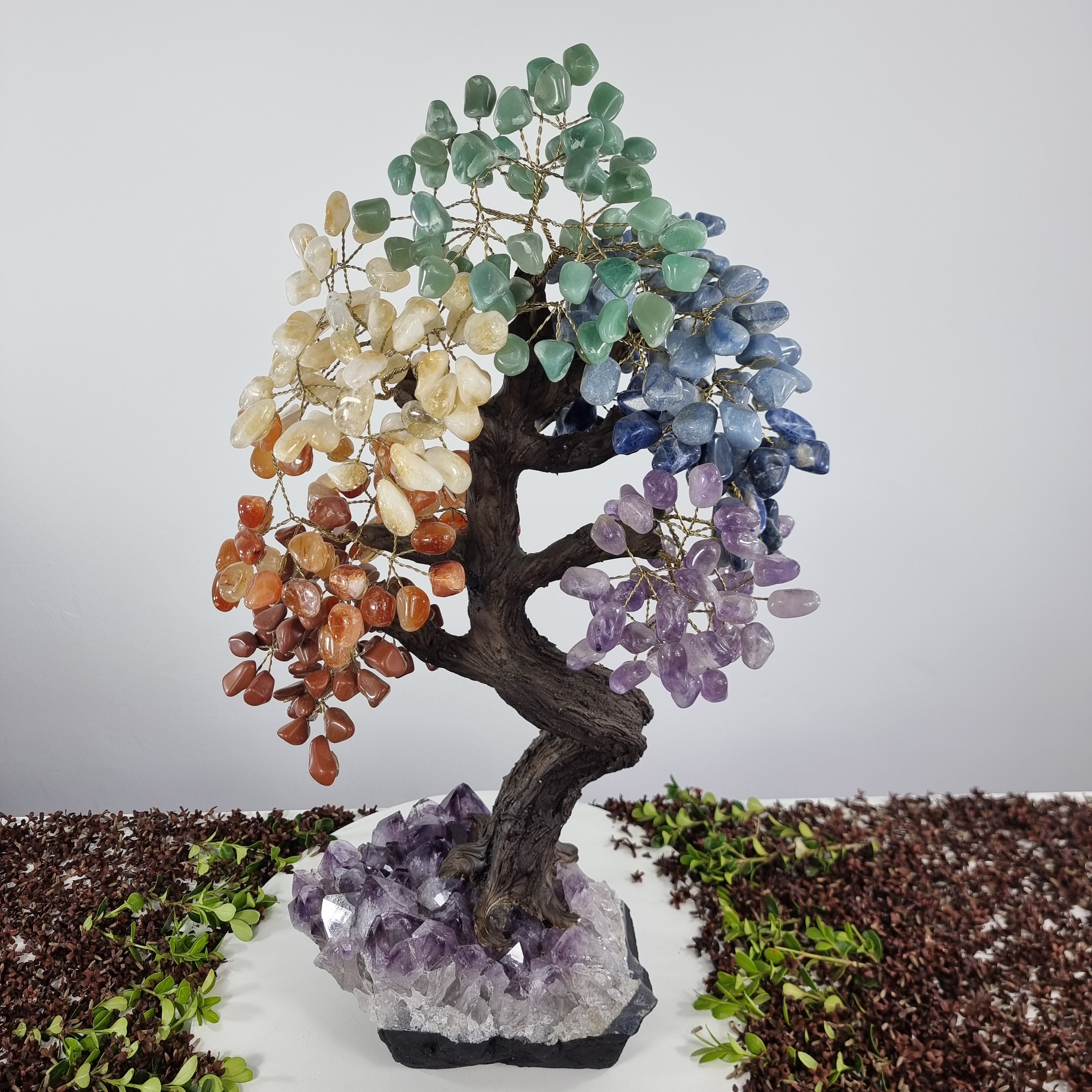 Árbol de 7 CHAKRAS Arco Iris Natural | 720 Piedras, 120 ramas | Base de Amatista Súper Especial con 60 cm de altura - Pieza Artesanal BR Crystals