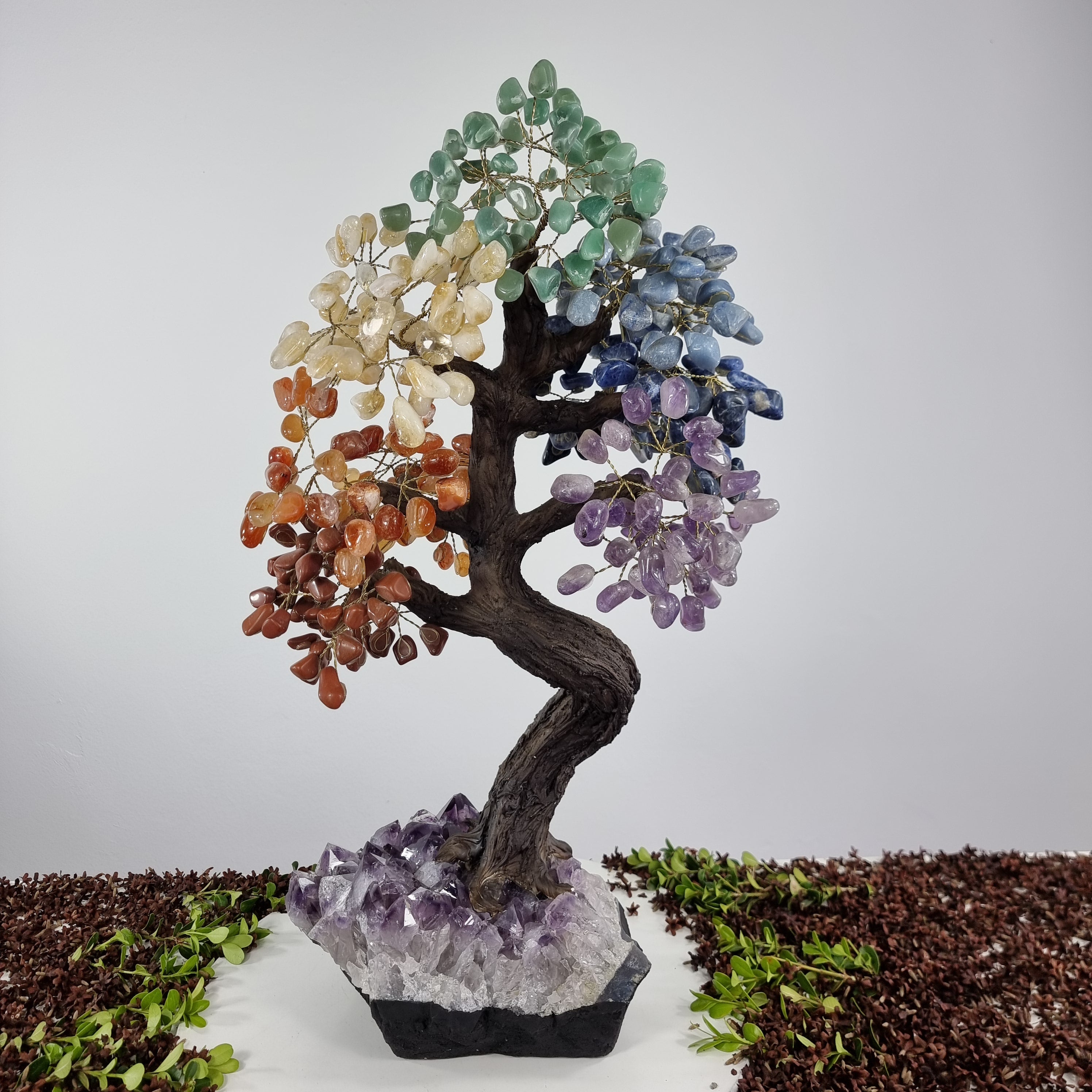 Árbol de 7 CHAKRAS Arco Iris Natural | 720 Piedras, 120 ramas | Base de Amatista Súper Especial con 60 cm de altura - Pieza Artesanal BR Crystals