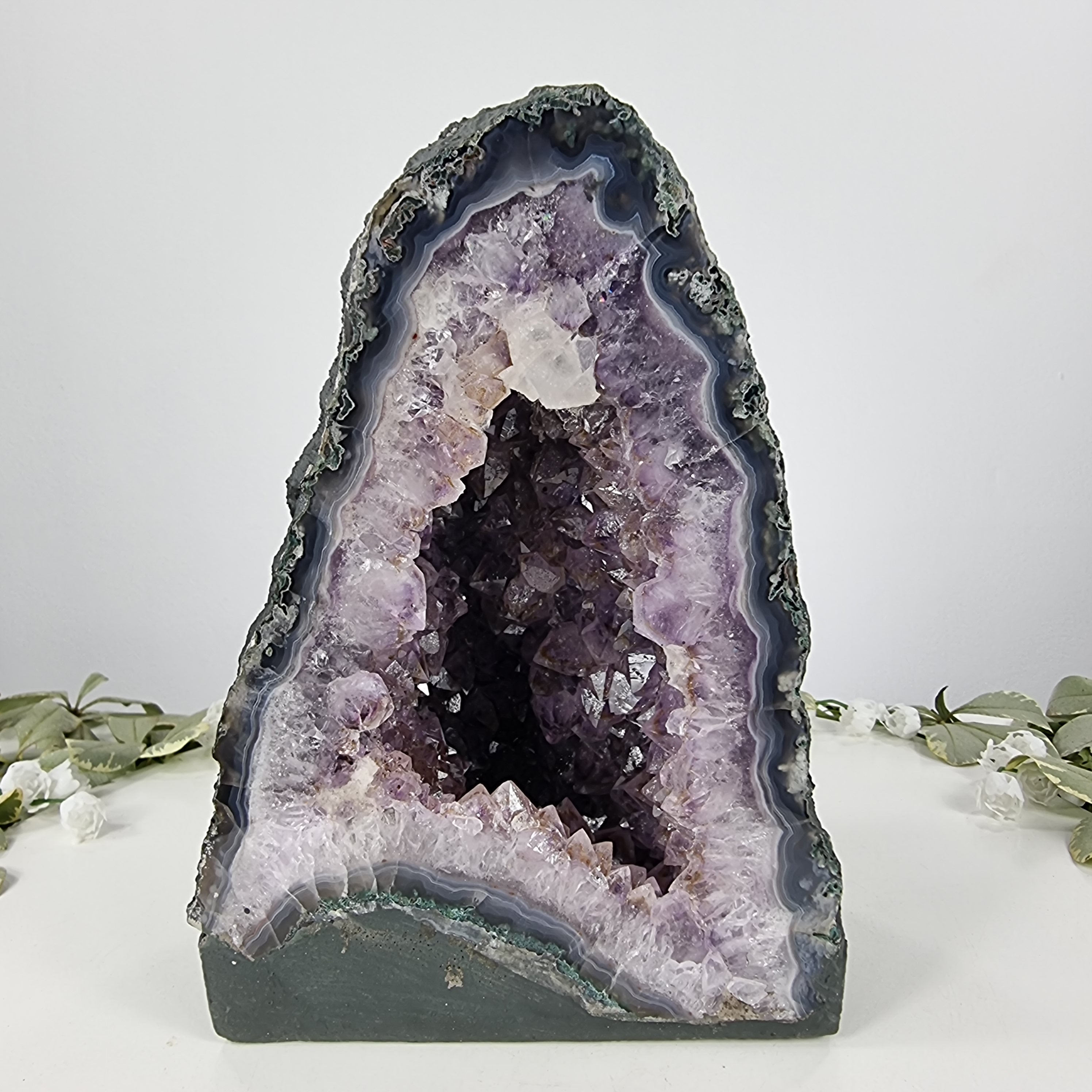 Capilla de Amatista Bruta Drusa - Geoda de Amatista 3,85 Kgs, Energía, Belleza y Sofisticación