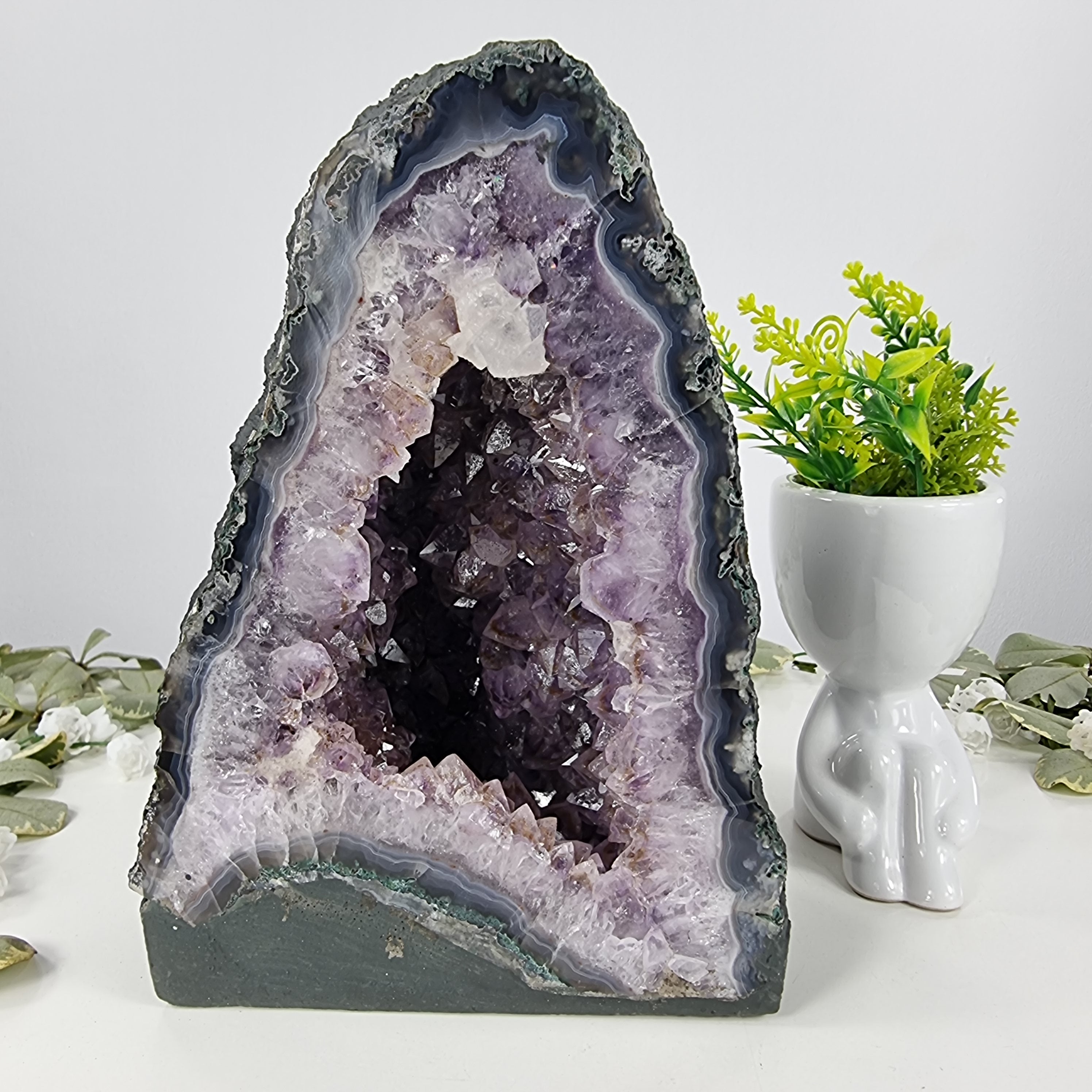 Capilla de Amatista Bruta Drusa - Geoda de Amatista 3,85 Kgs, Energía, Belleza y Sofisticación