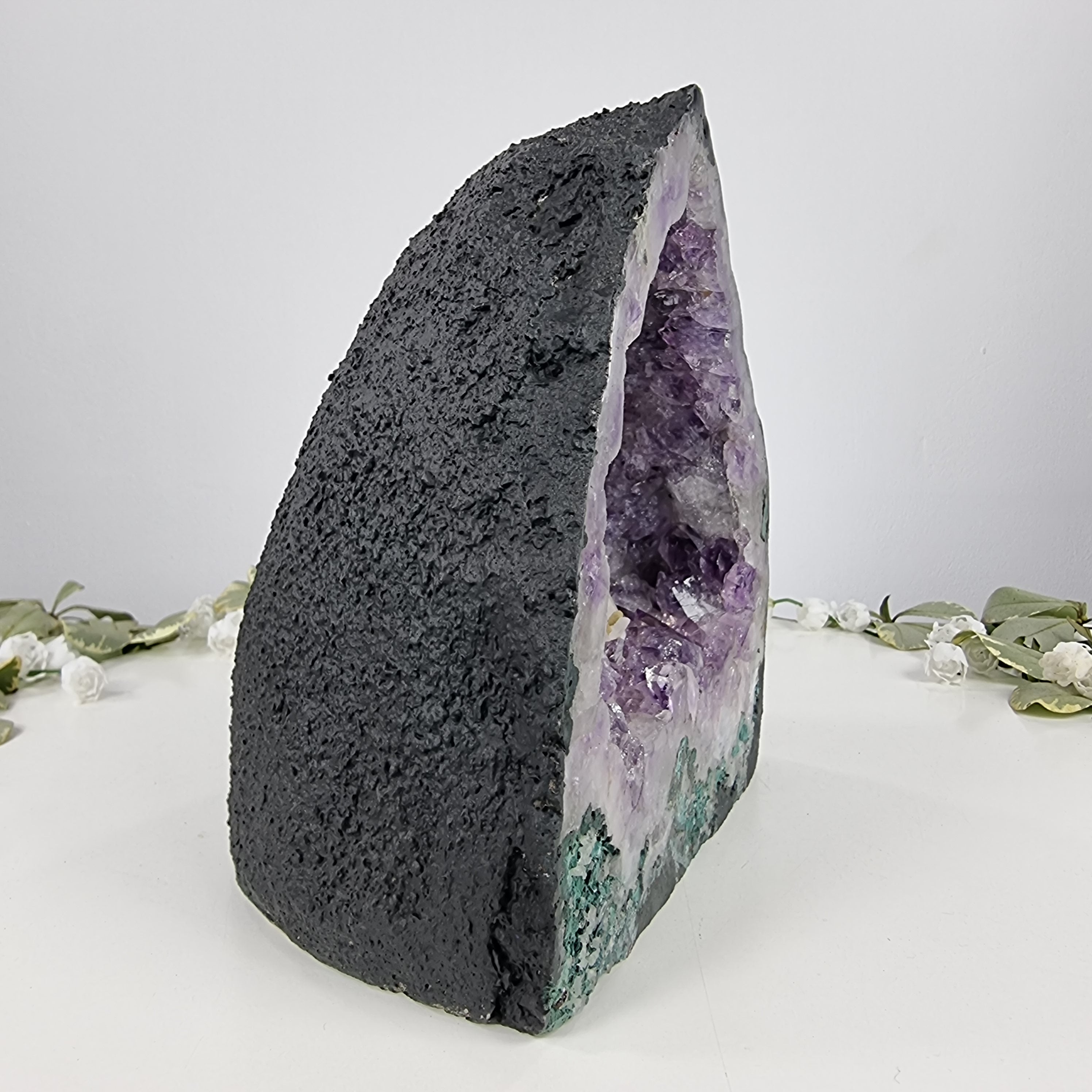 Capilla de Amatista Bruta Drusa - Geoda de Amatista 3,35 Kgs, Energía, Belleza y Sofisticación