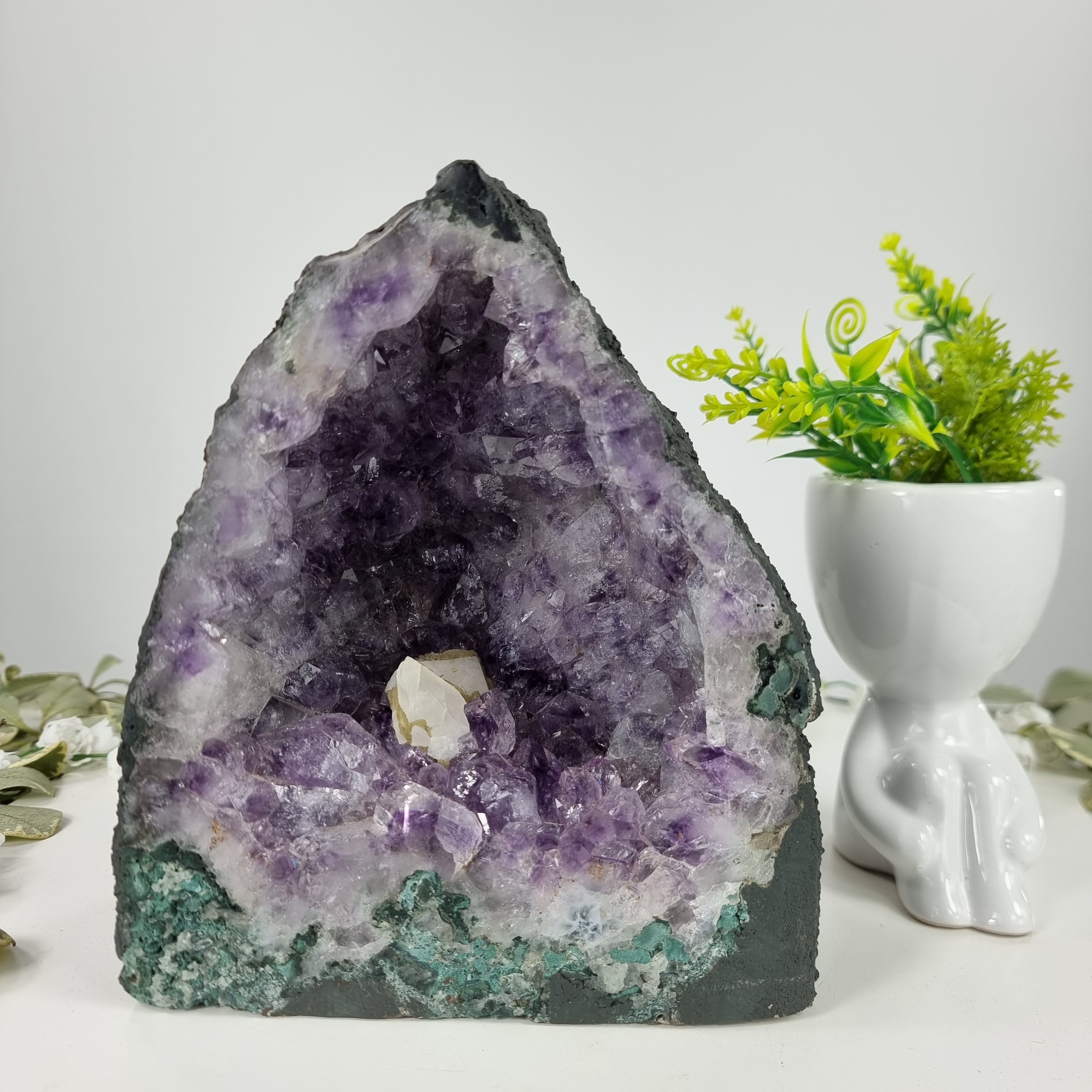 Capilla de Amatista Bruta Drusa - Geoda de Amatista 3,35 Kgs, Energía, Belleza y Sofisticación