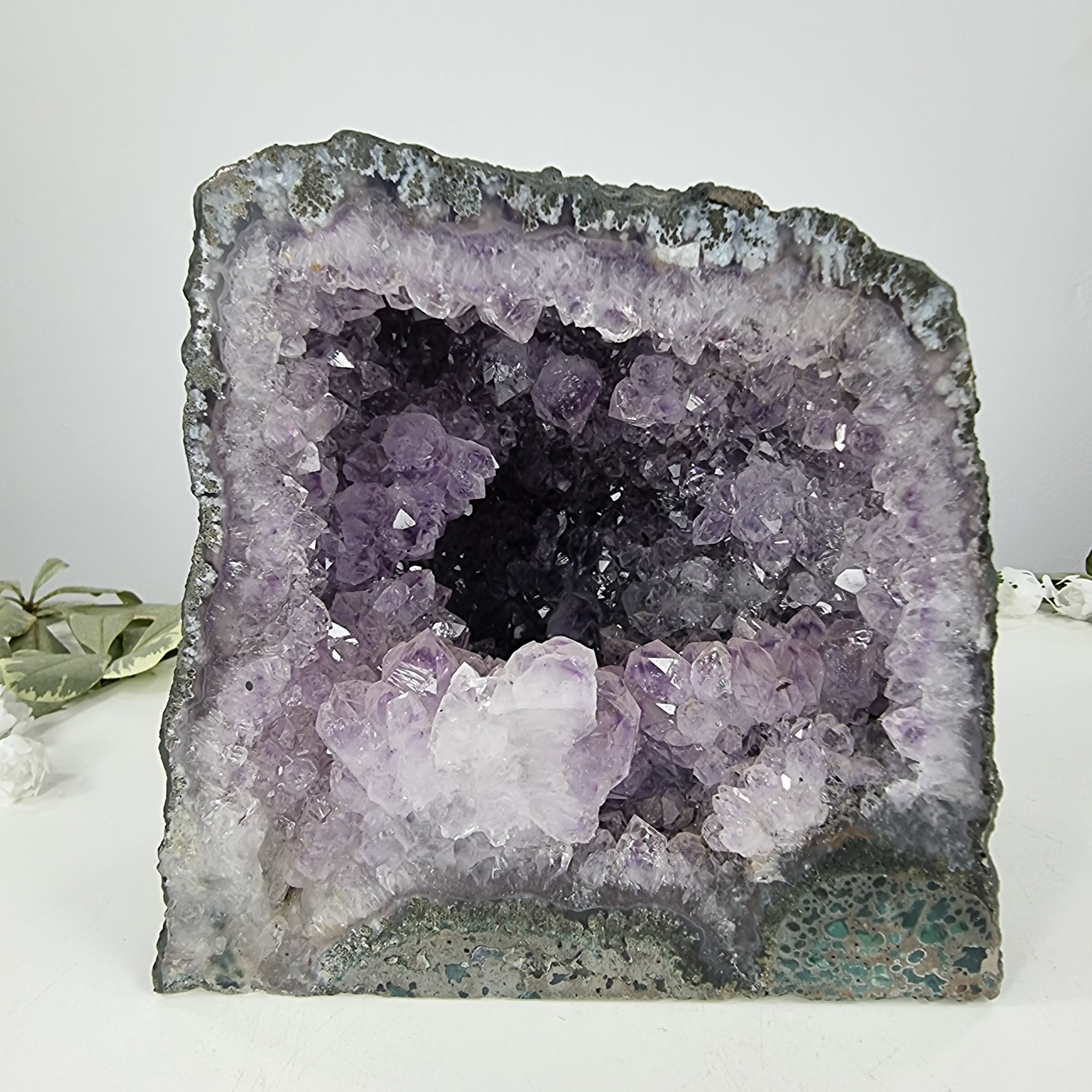 Capilla de Amatista Bruta Drusa - Geoda de Amatista 3,08 Kgs, Energía, Belleza y Sofisticación