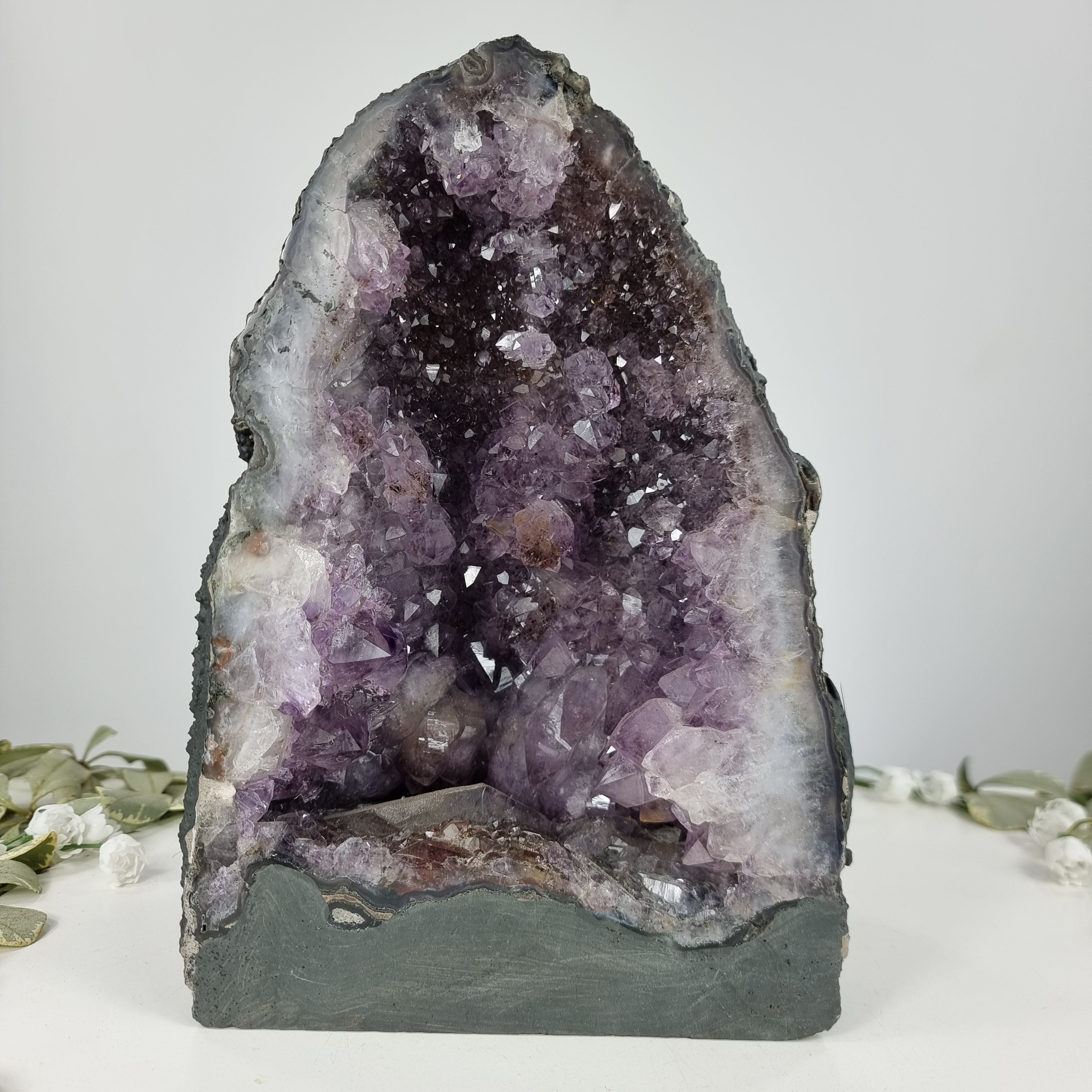 Capilla en Amatista Bruta Drusa - Geoda de Amatista 4,95 Kgs, Energía, Belleza y Sofisticación
