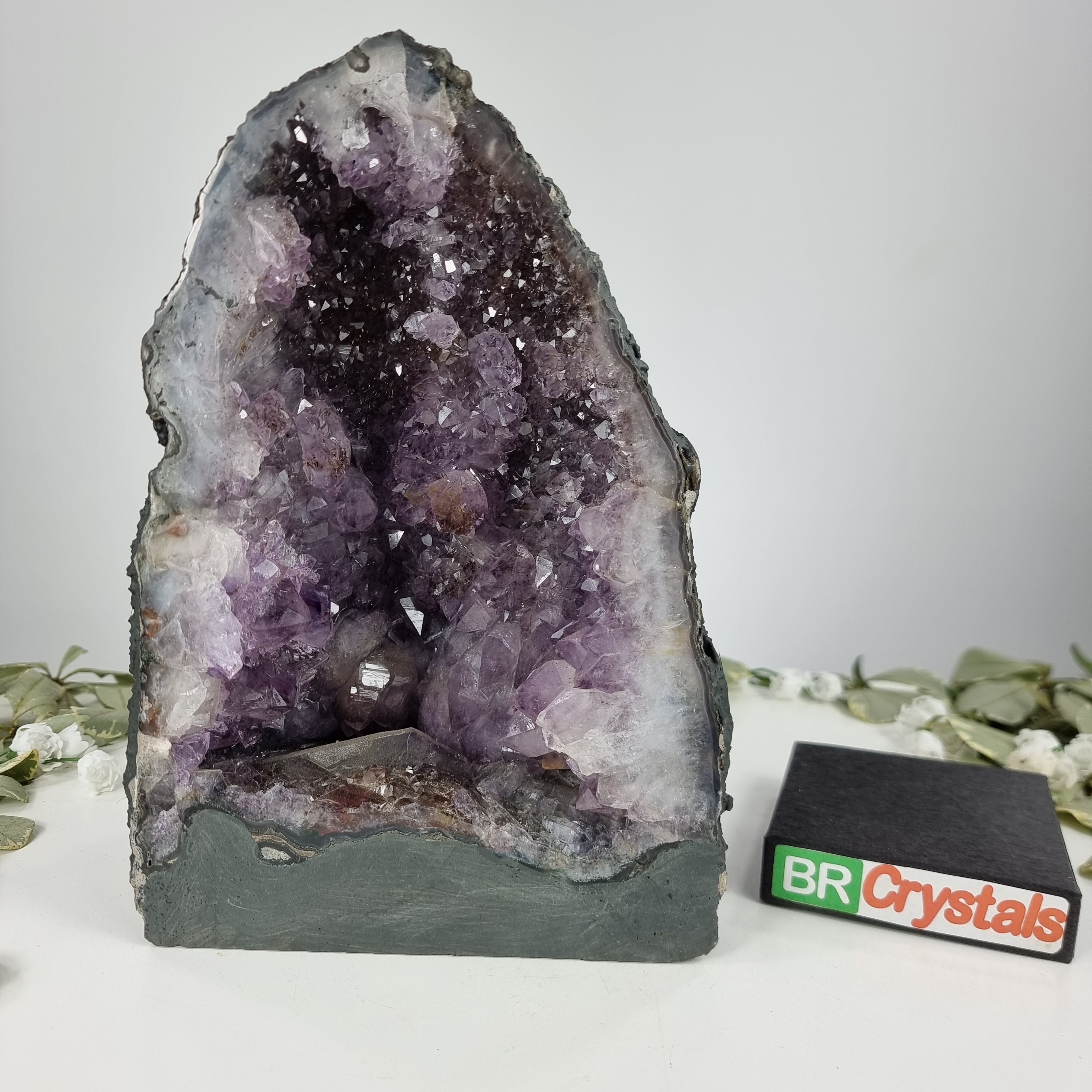 Capilla en Amatista Bruta Drusa - Geoda de Amatista 4,95 Kgs, Energía, Belleza y Sofisticación