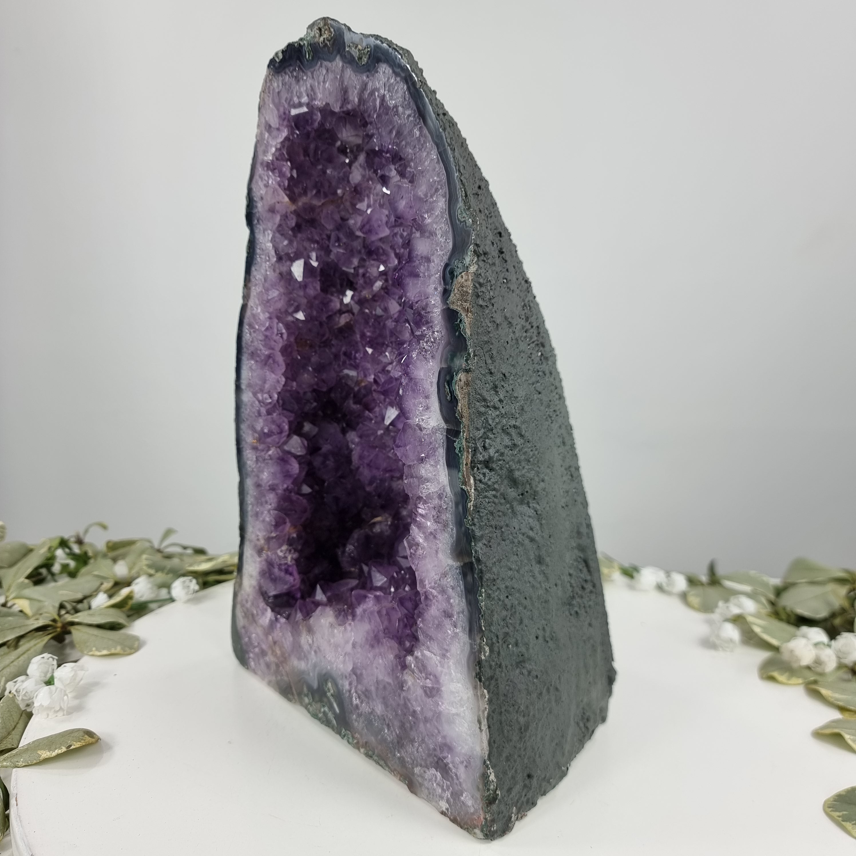 Capilla en Amatista Bruta Drusa - Geoda de Amatista 9,40 Kgs, Energía, Belleza y Sofisticación