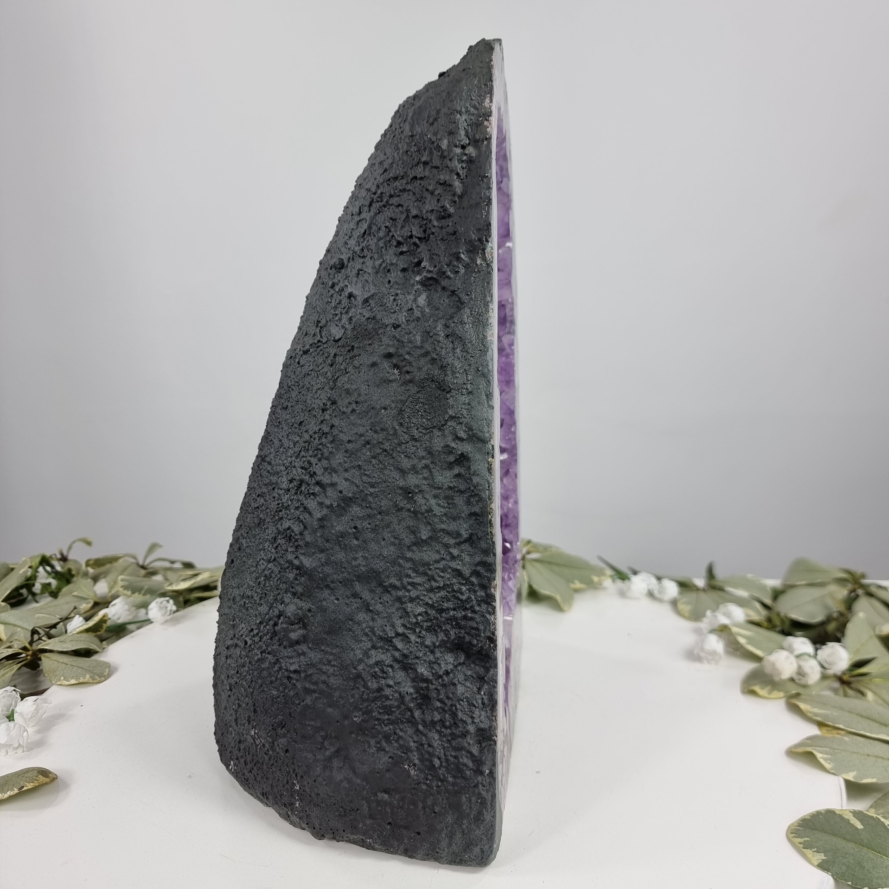 Capilla en Amatista Bruta Drusa - Geoda de Amatista 9,40 Kgs, Energía, Belleza y Sofisticación