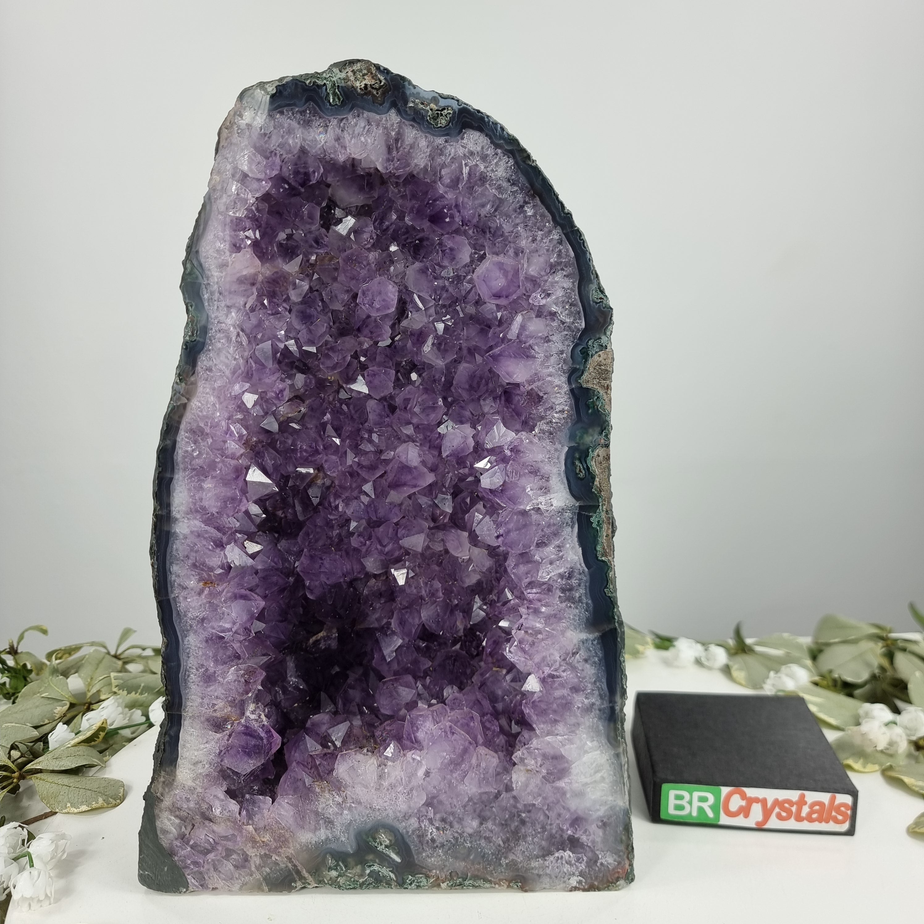 Capilla en Amatista Bruta Drusa - Geoda de Amatista 9,40 Kgs, Energía, Belleza y Sofisticación