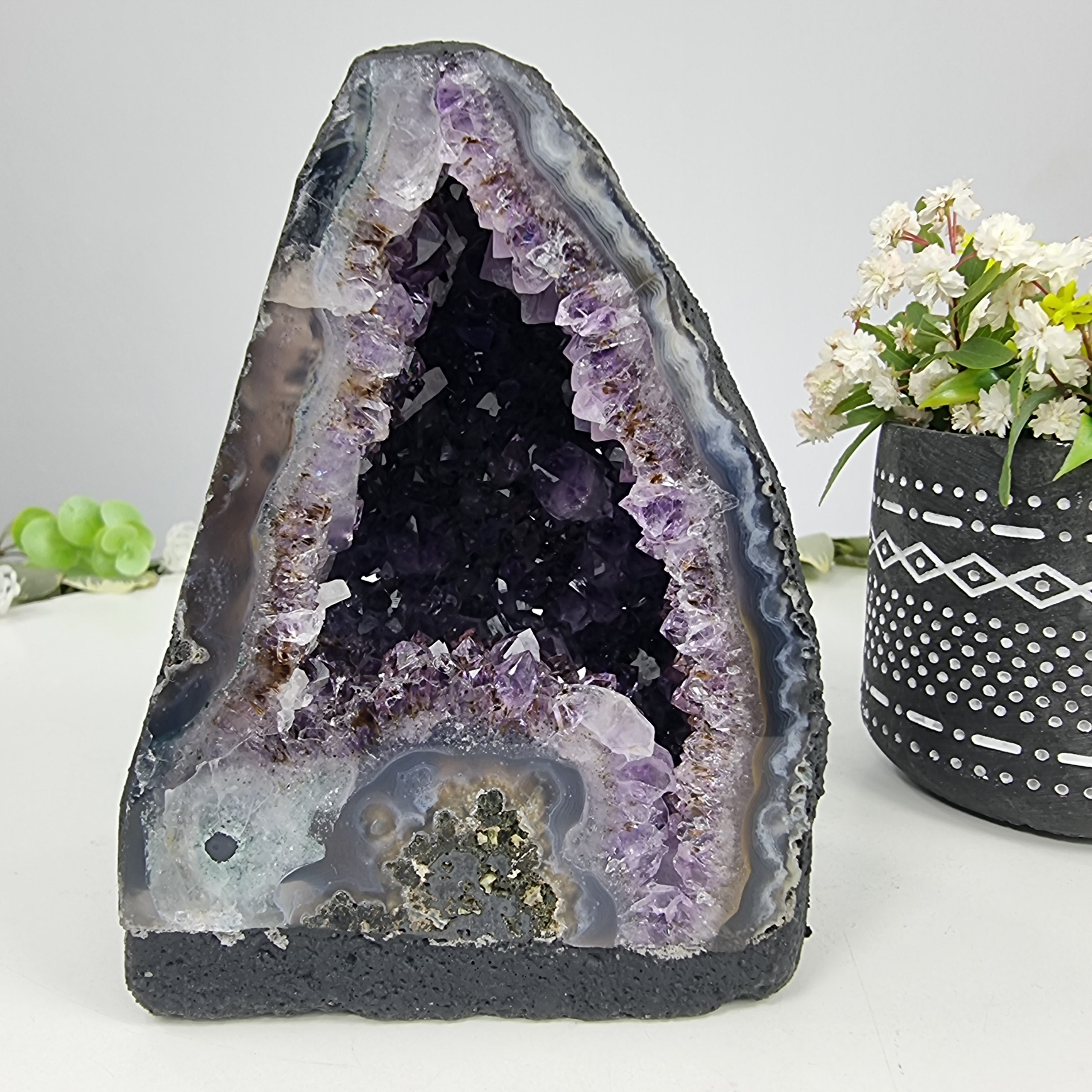 Capilla de Amatista en Bruto Drusa - Geoda de Amatista 1,10 Kgs, Energía, Belleza y Sofisticación